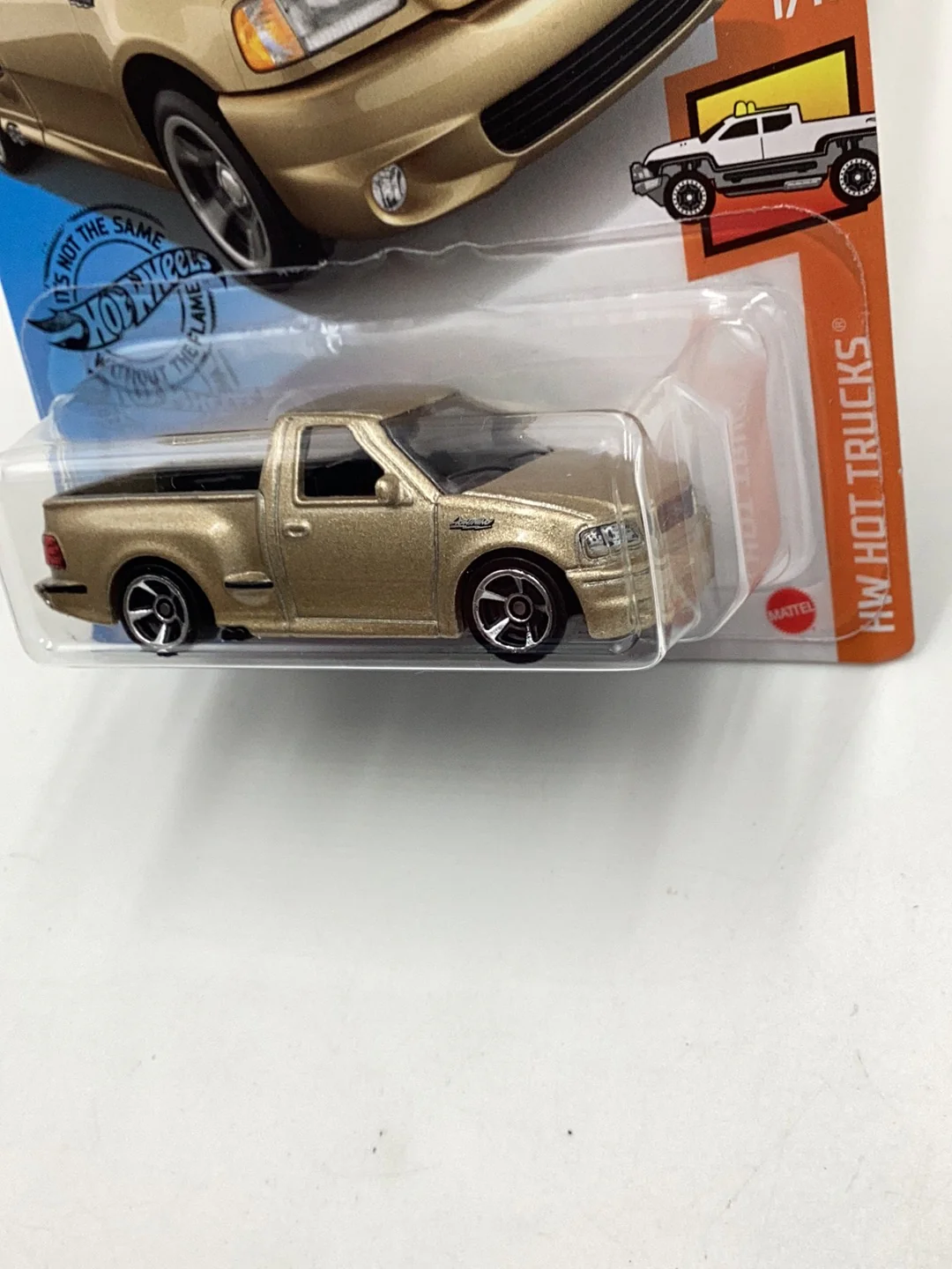 2020 hot wheels  #237 99 Ford F-150 SVT Lightning gold 23A - Image 4