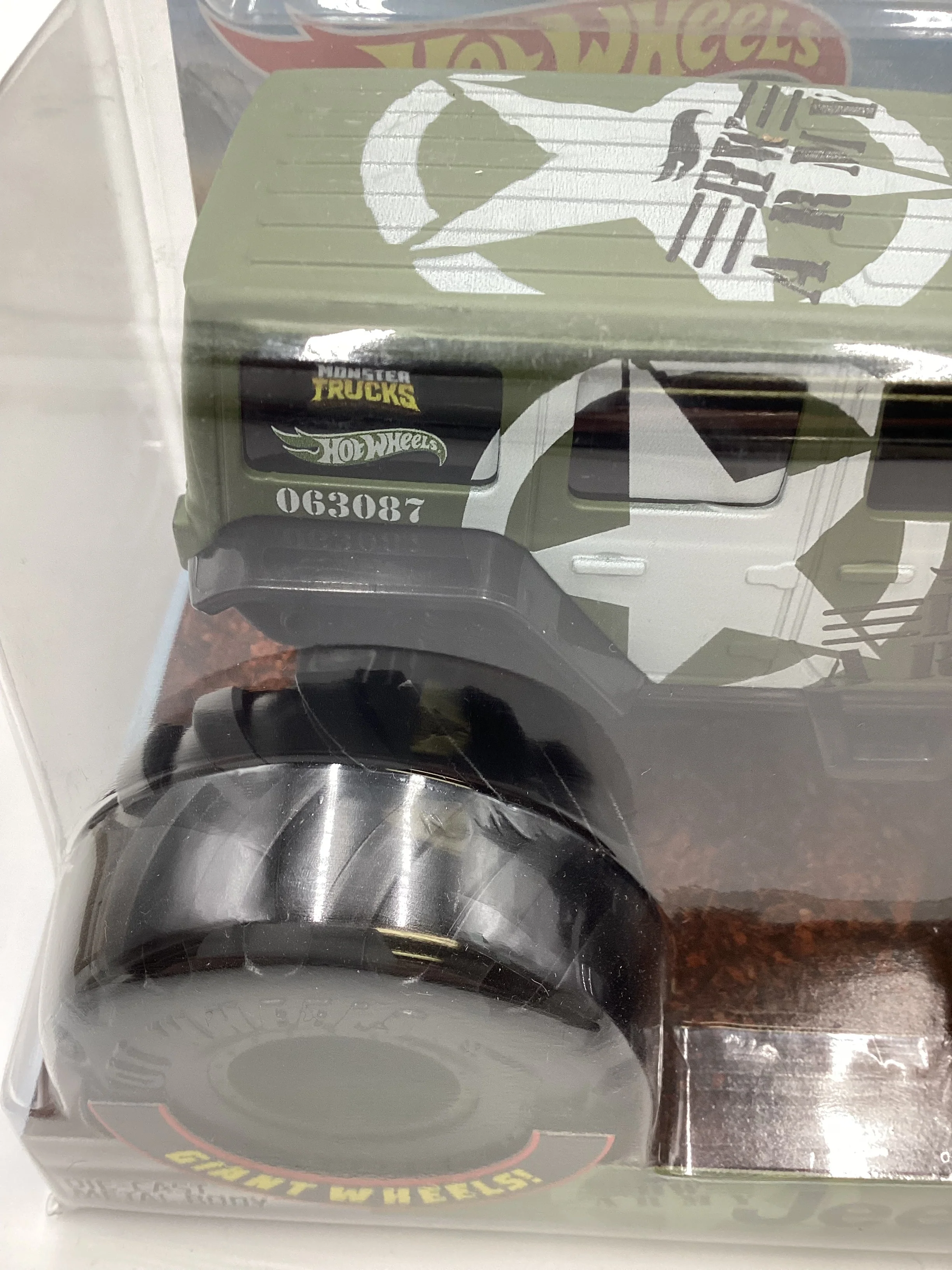 2020 Hot Wheels Monster Trucks Giant Wheels HW Army Jeep - Image 4