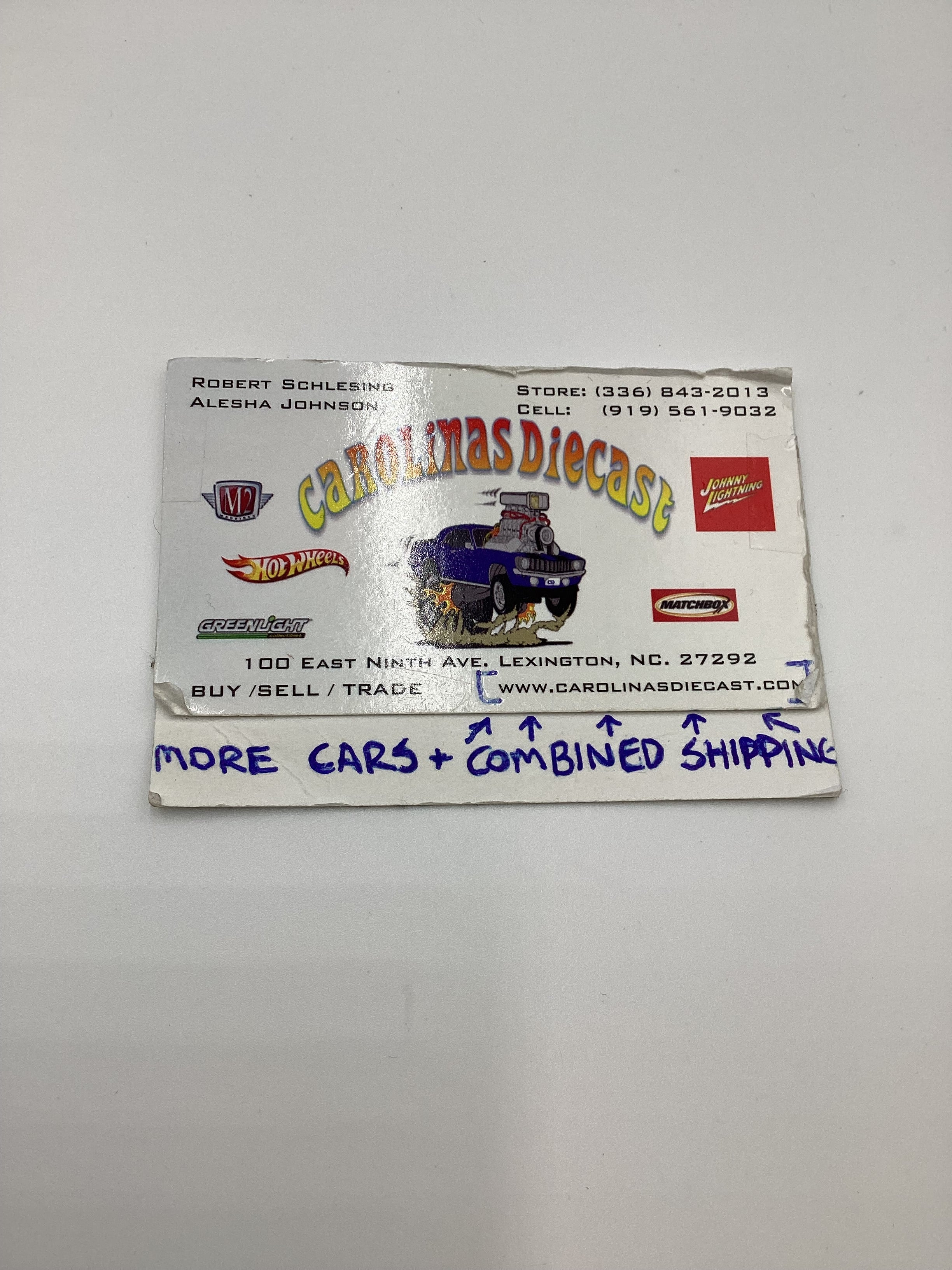 2020 Hot Wheels Monster Trucks Giant Wheels V8 Bomber - Image 13