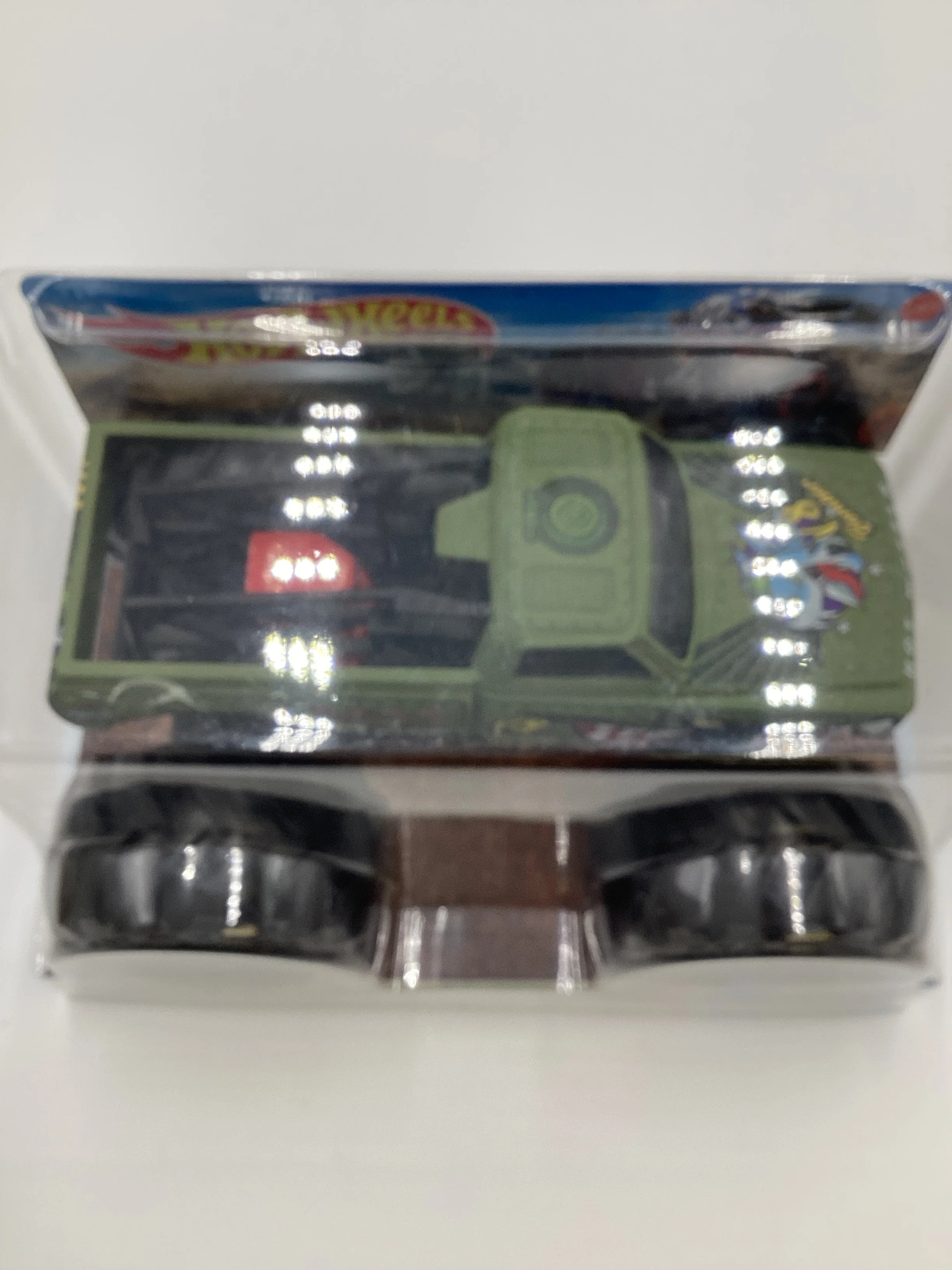 2020 Hot Wheels Monster Trucks Giant Wheels V8 Bomber - Image 6
