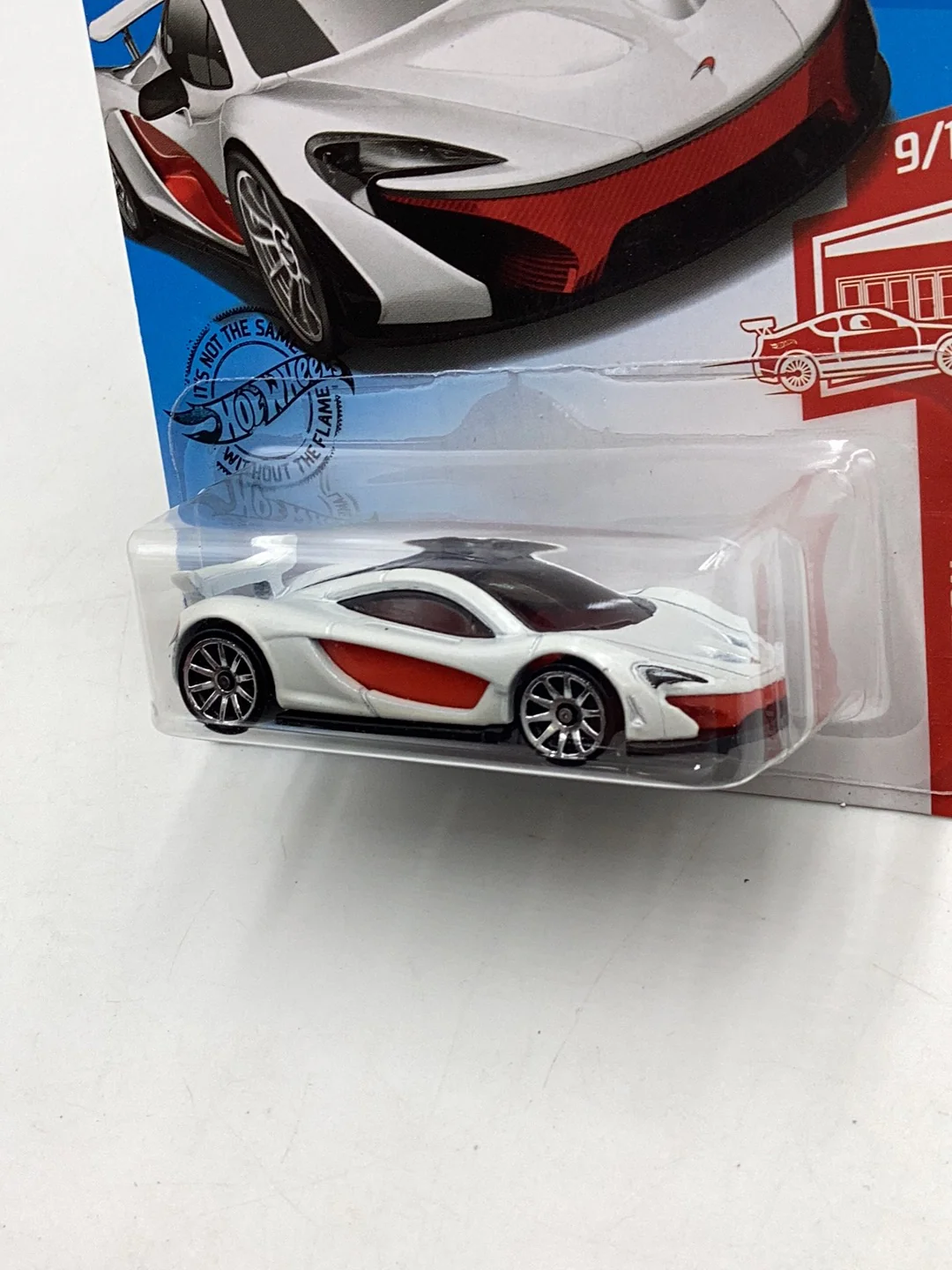 2020 Hot wheels Red edition #149 Mclaren P1 153E - Image 5