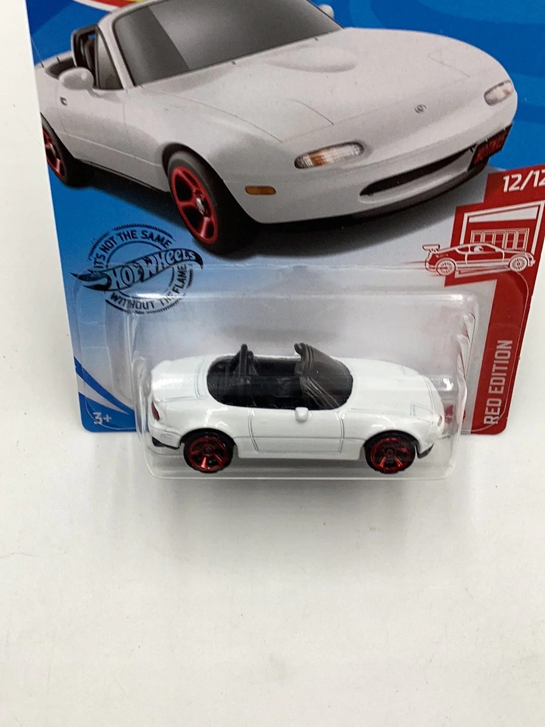 2020 hot wheels red edition #208 91 Mazda MX-5 Miata target red W/protector - Image 6