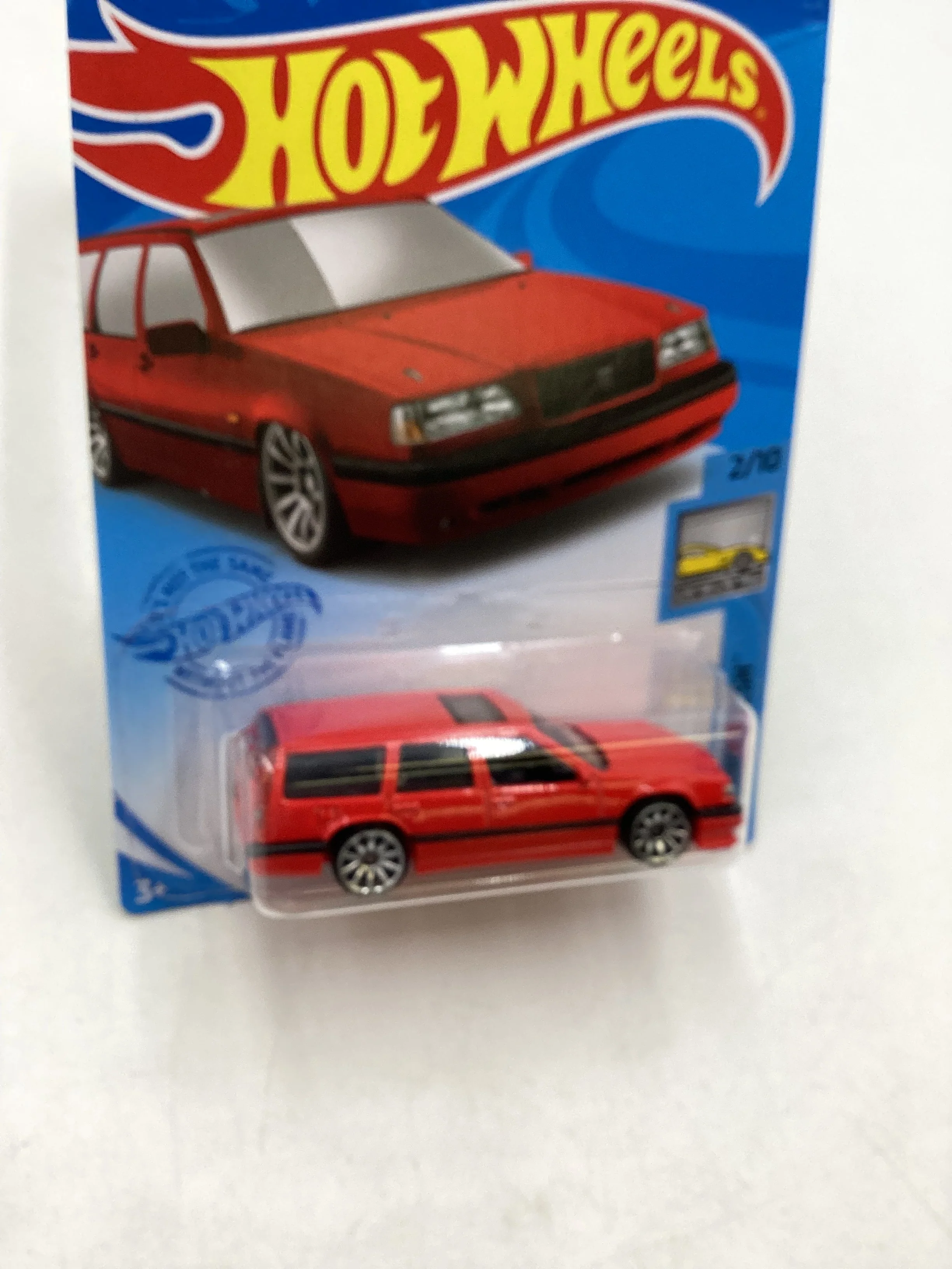 2021 Hot Wheels #43 Volvo 850 Estate Red 92i - Image 4