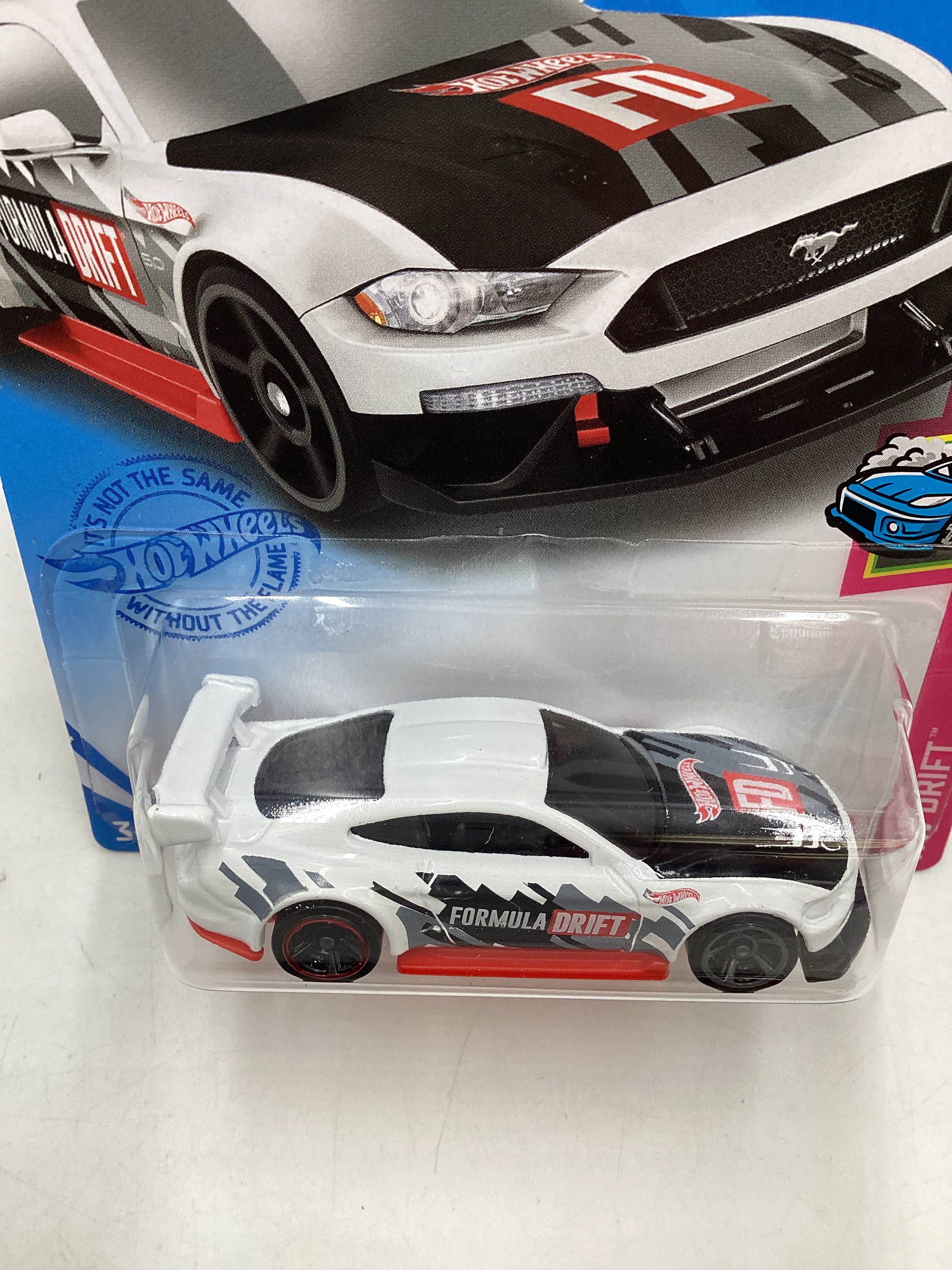 2021 Hot Wheels #127 Custom 18 Ford Mustang GT White Kroger exclusive 236C - Image 6