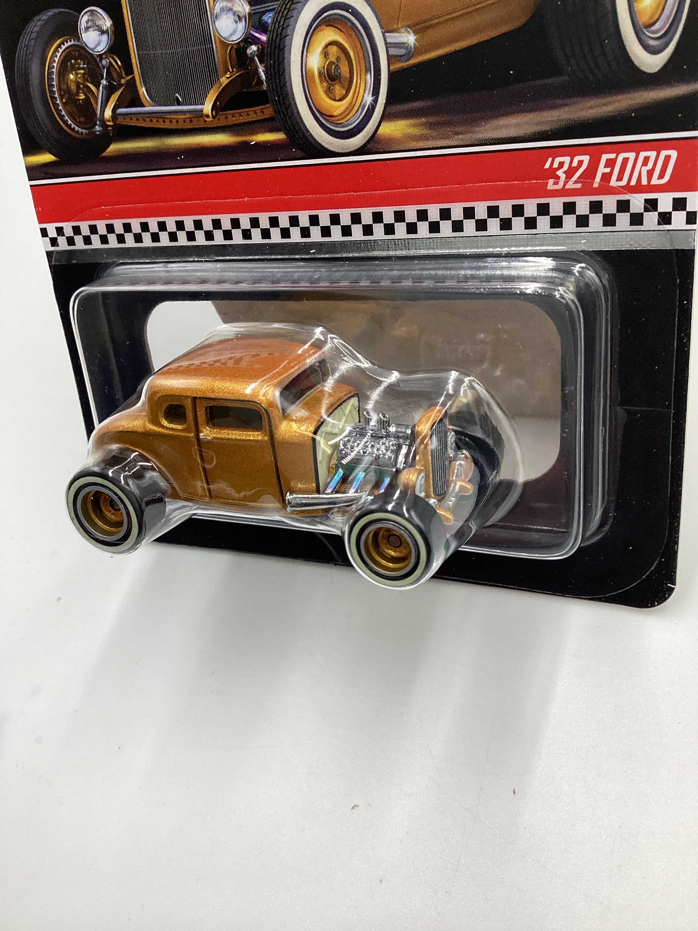 2021 Hot Wheels RLC #04464/17500 32 Ford Gold with protector - Image 4
