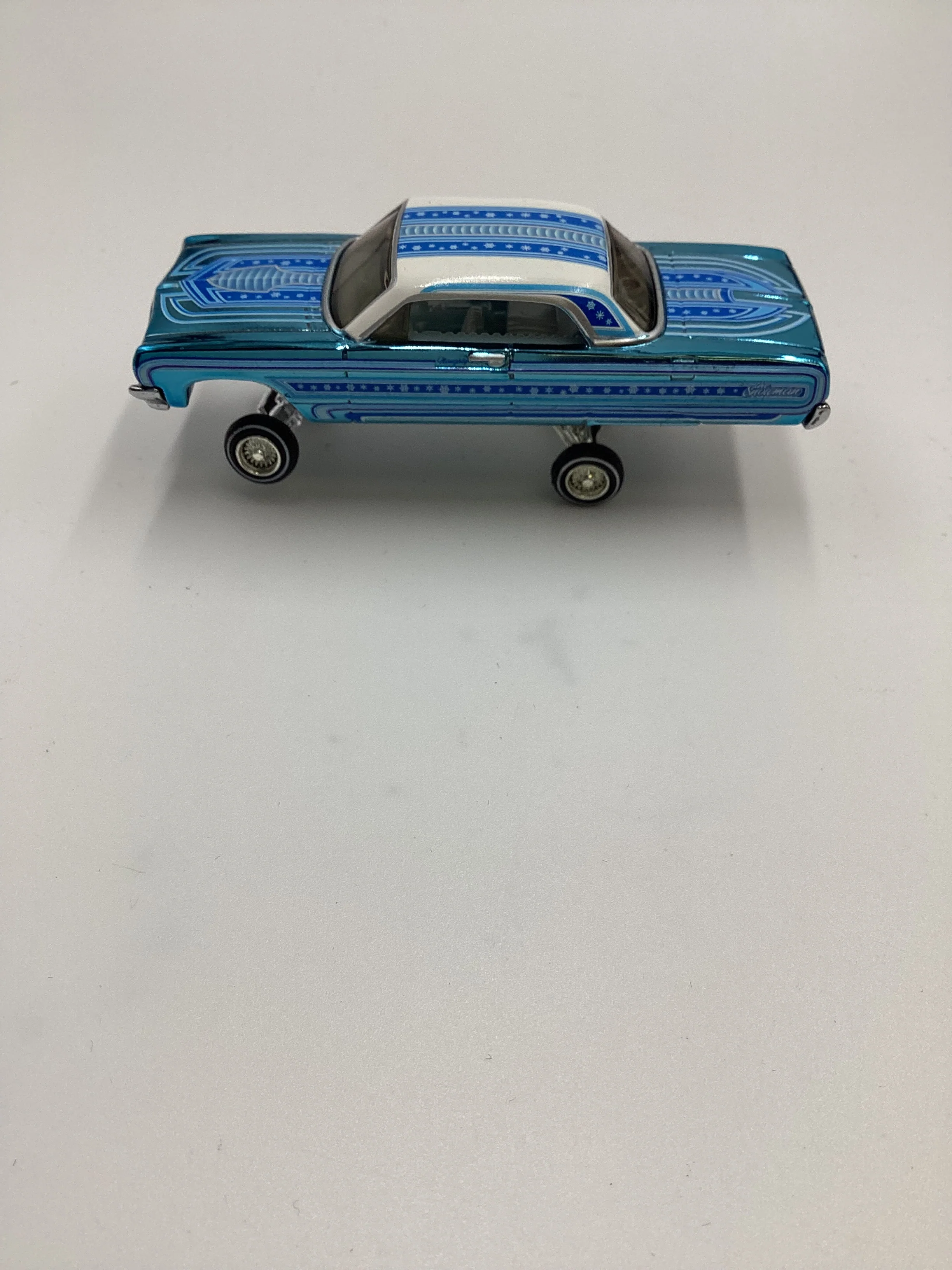2021 Hot Wheels RLC #23717/30000 64 Chevy Impala Blue Snowman - Image 2