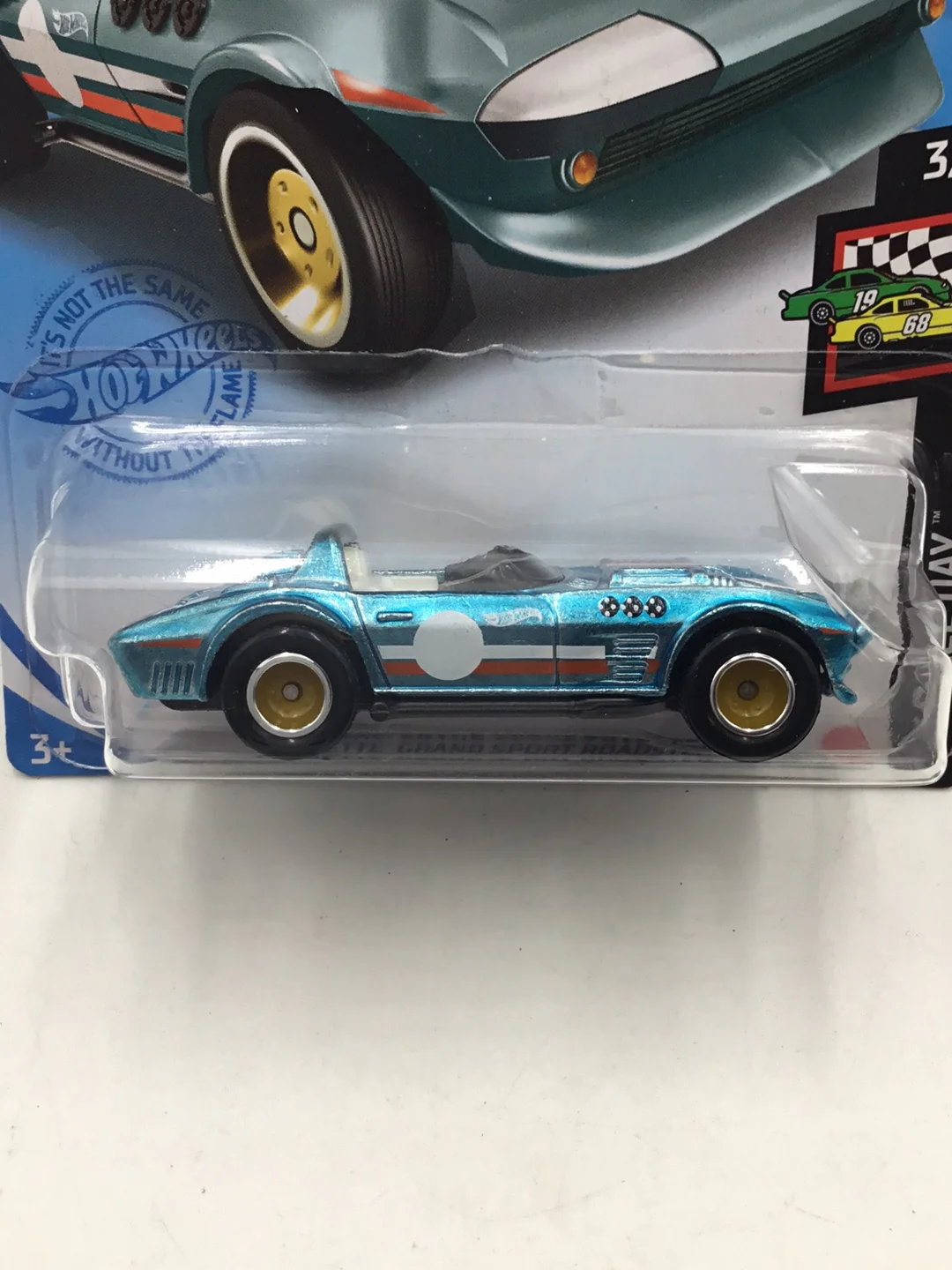 2021 hot wheels super treasure hunt #37 Corvette Grand Sport Roadster with protector - Image 2