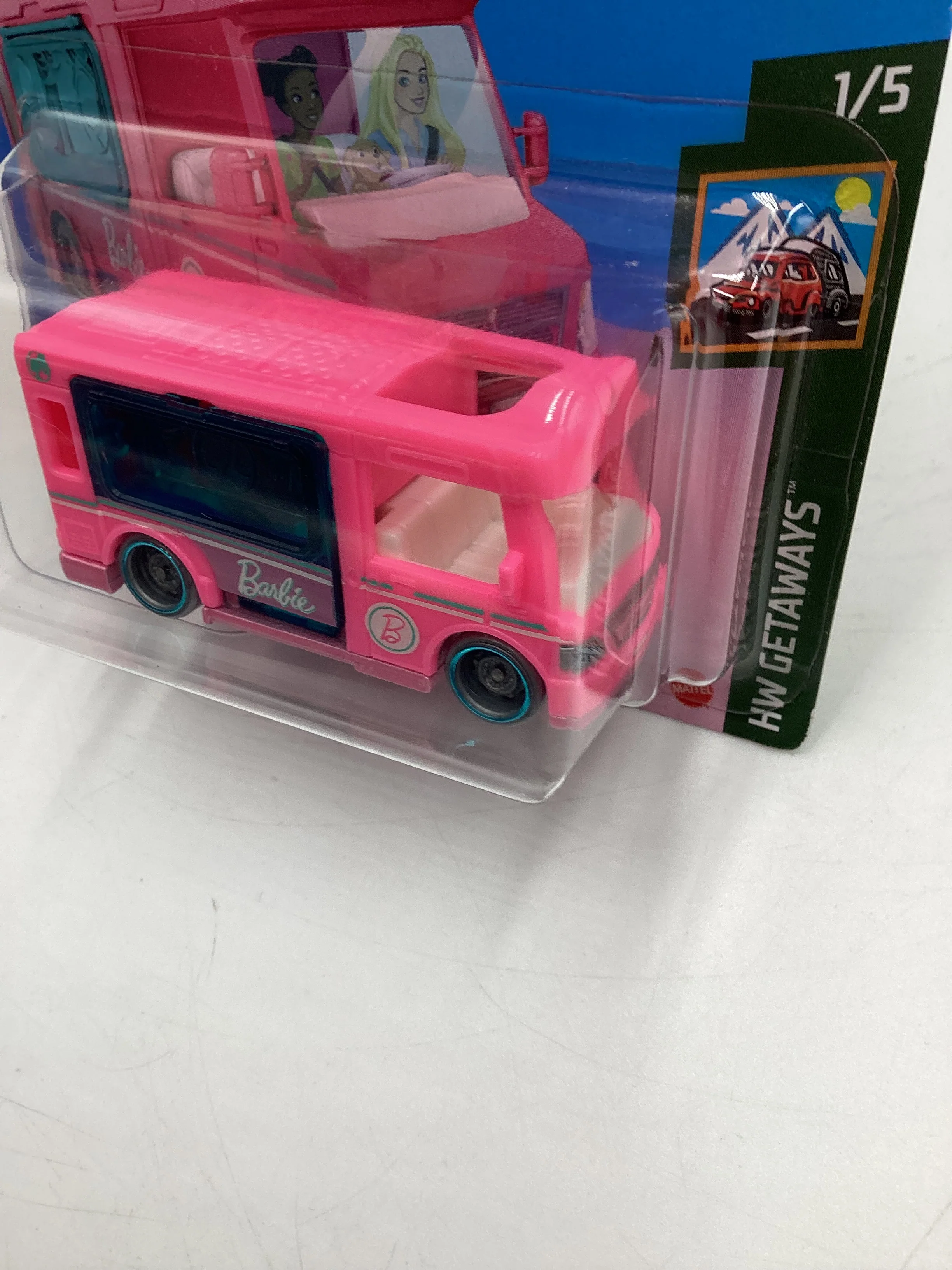 2021 Hot Wheels Getaways #56 Barbie Dream Camper Pink Short Card 123C - Image 4