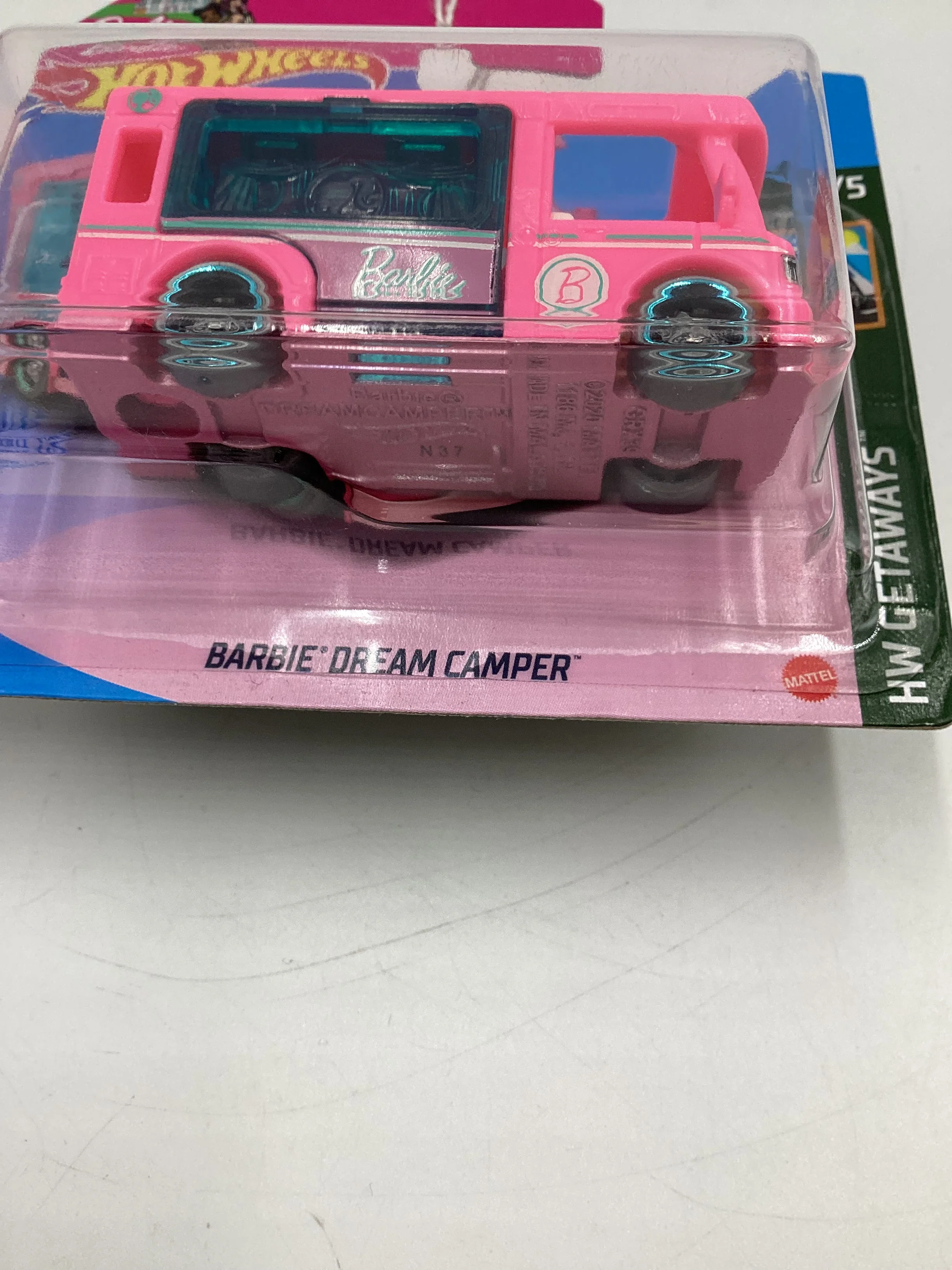 2021 Hot Wheels Getaways #56 Barbie Dream Camper Pink Short Card 123C - Image 7