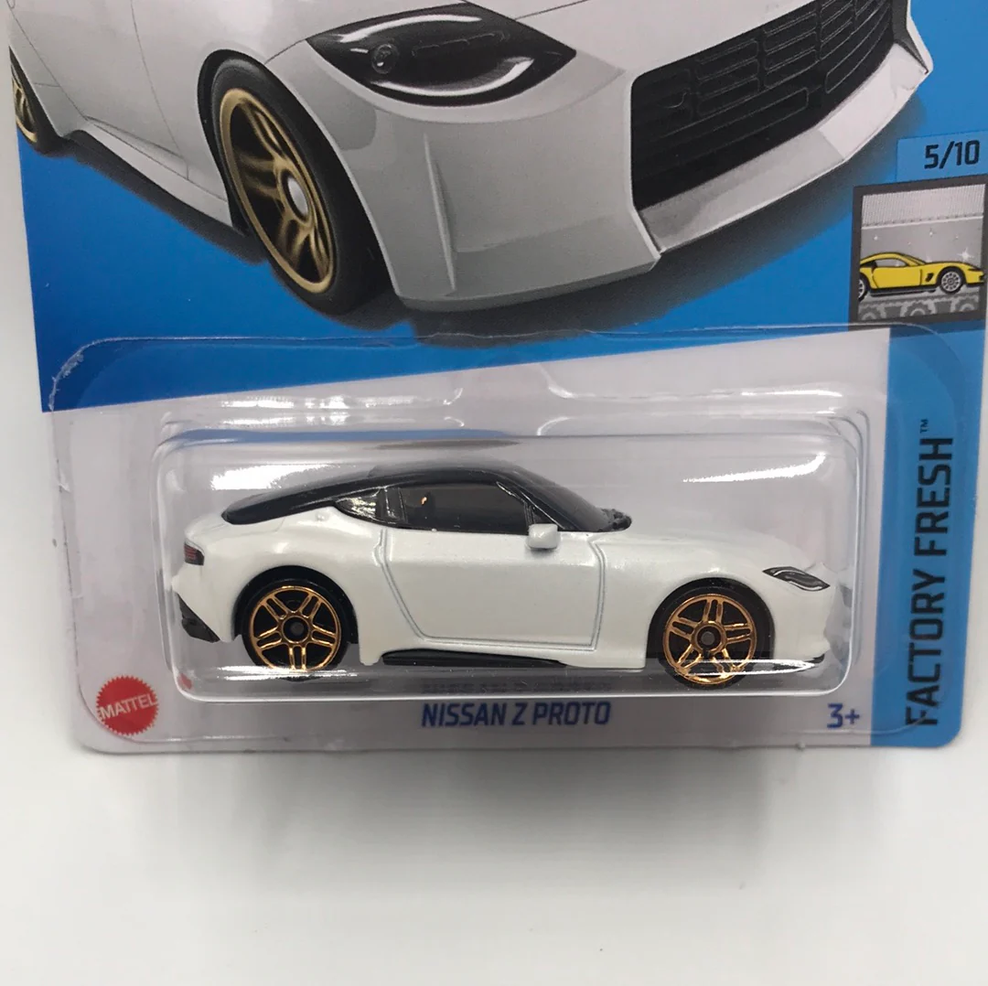 2022 hot wheels  case #124 Nissan z Proto white 80E - Image 2