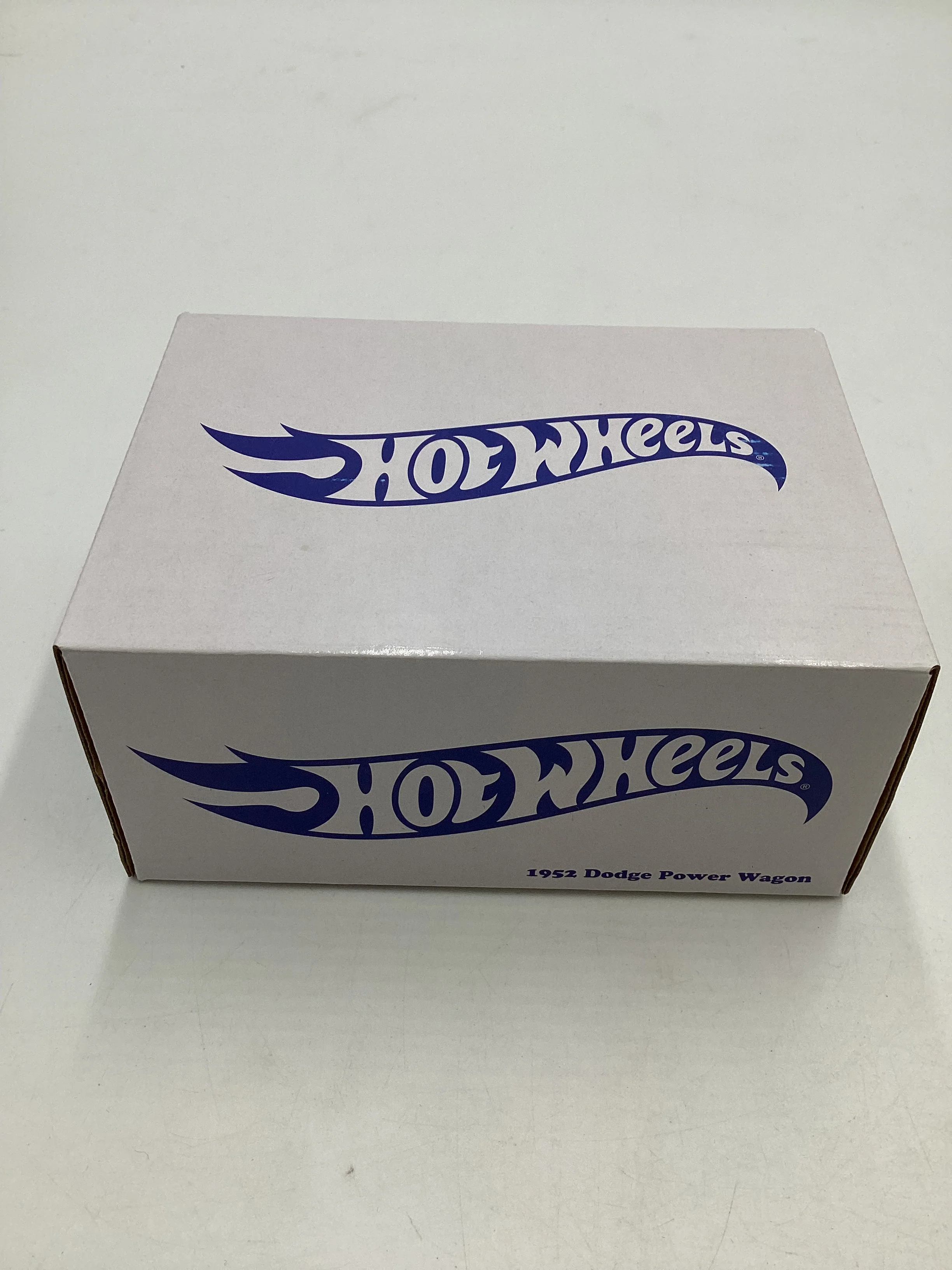 2022 Hot wheels RLC 22478/25000 Red 1952 Dodge Power Wagon - Image 10