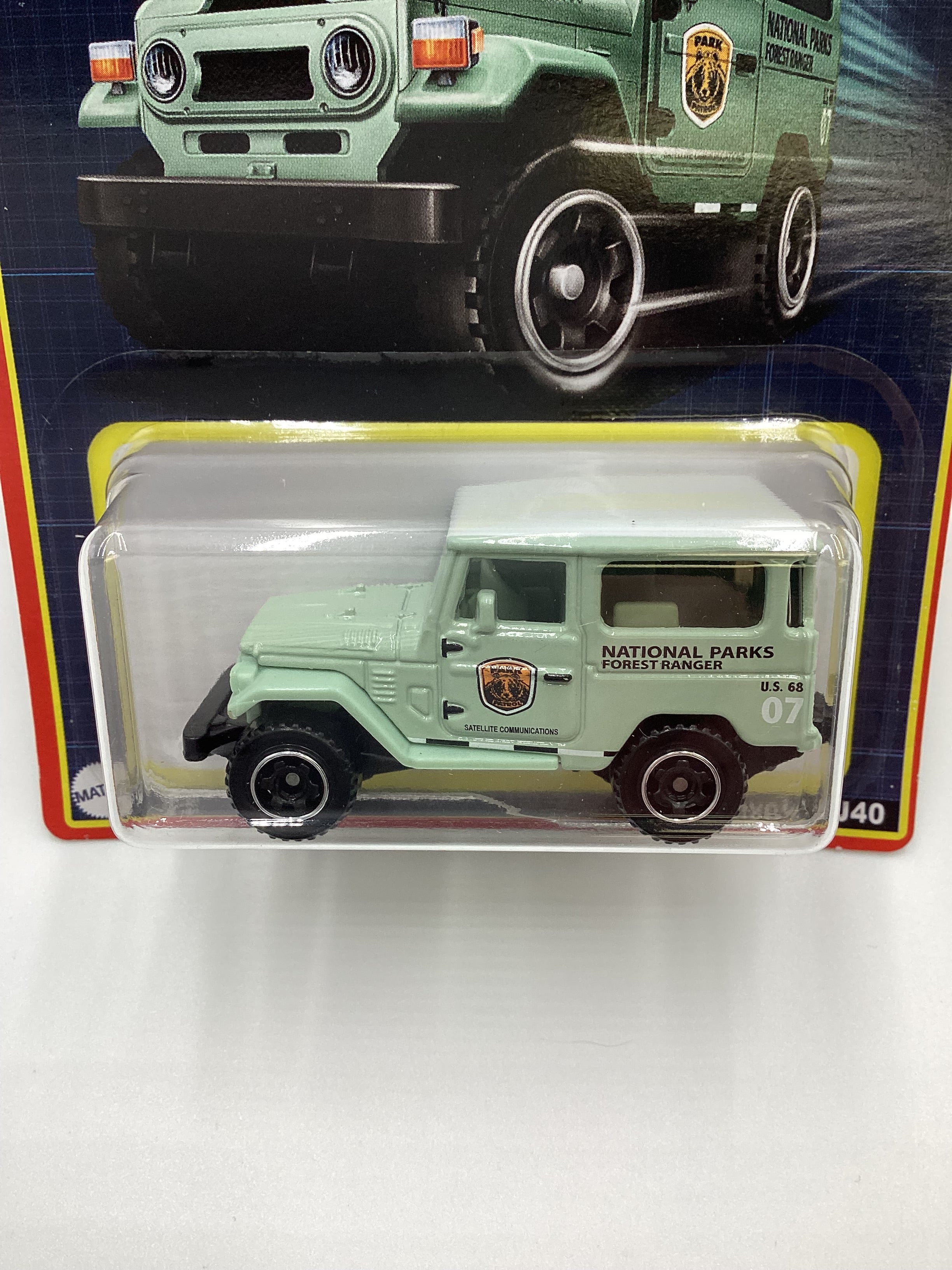 2022 Matchbox Retro Series 8/24 National Parks 1968 Toyota FJ40 Green W/protector - Image 3