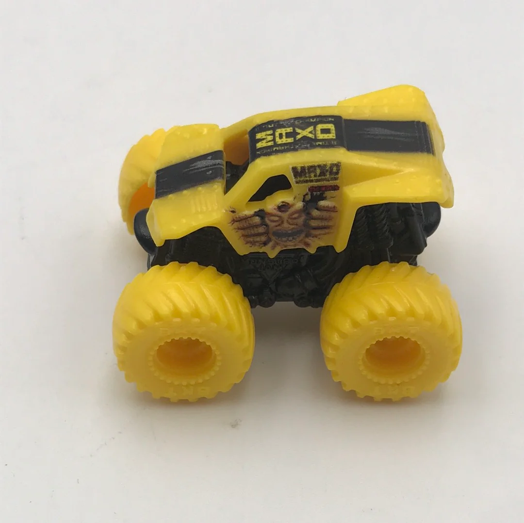 2022 Spin Master monster jam mini series 7 #53 Yellow Max-D - Image 3