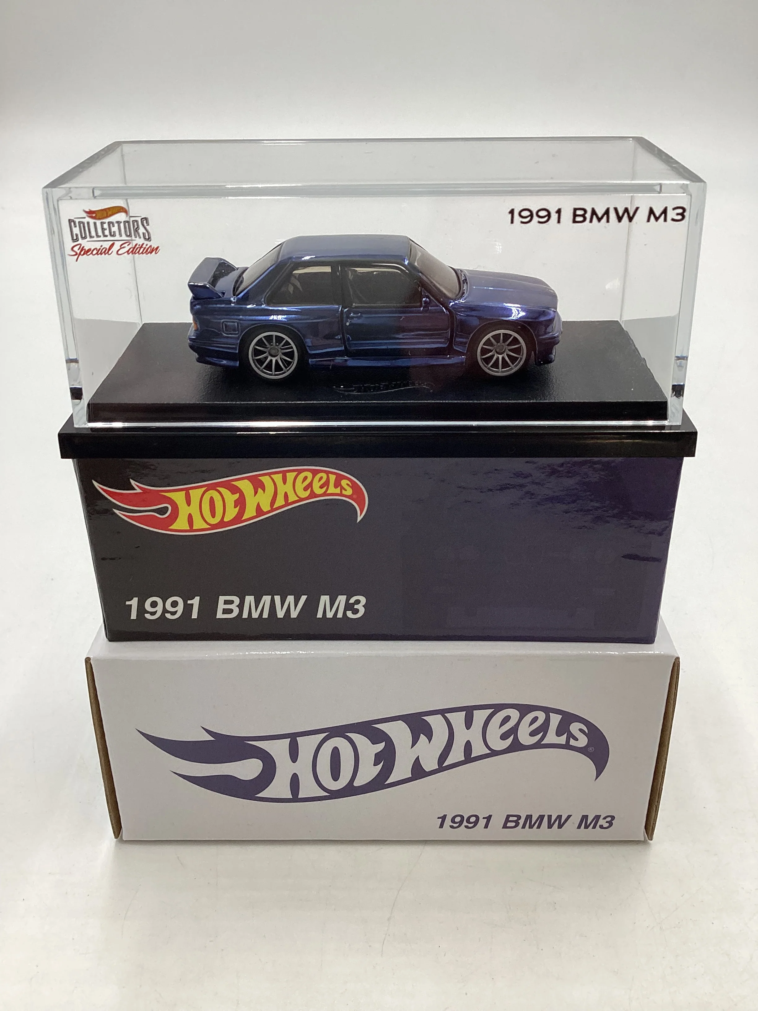 2022 Hot Wheels RLC 22493/30000 Blue 1991 BMW M3 - Image 2