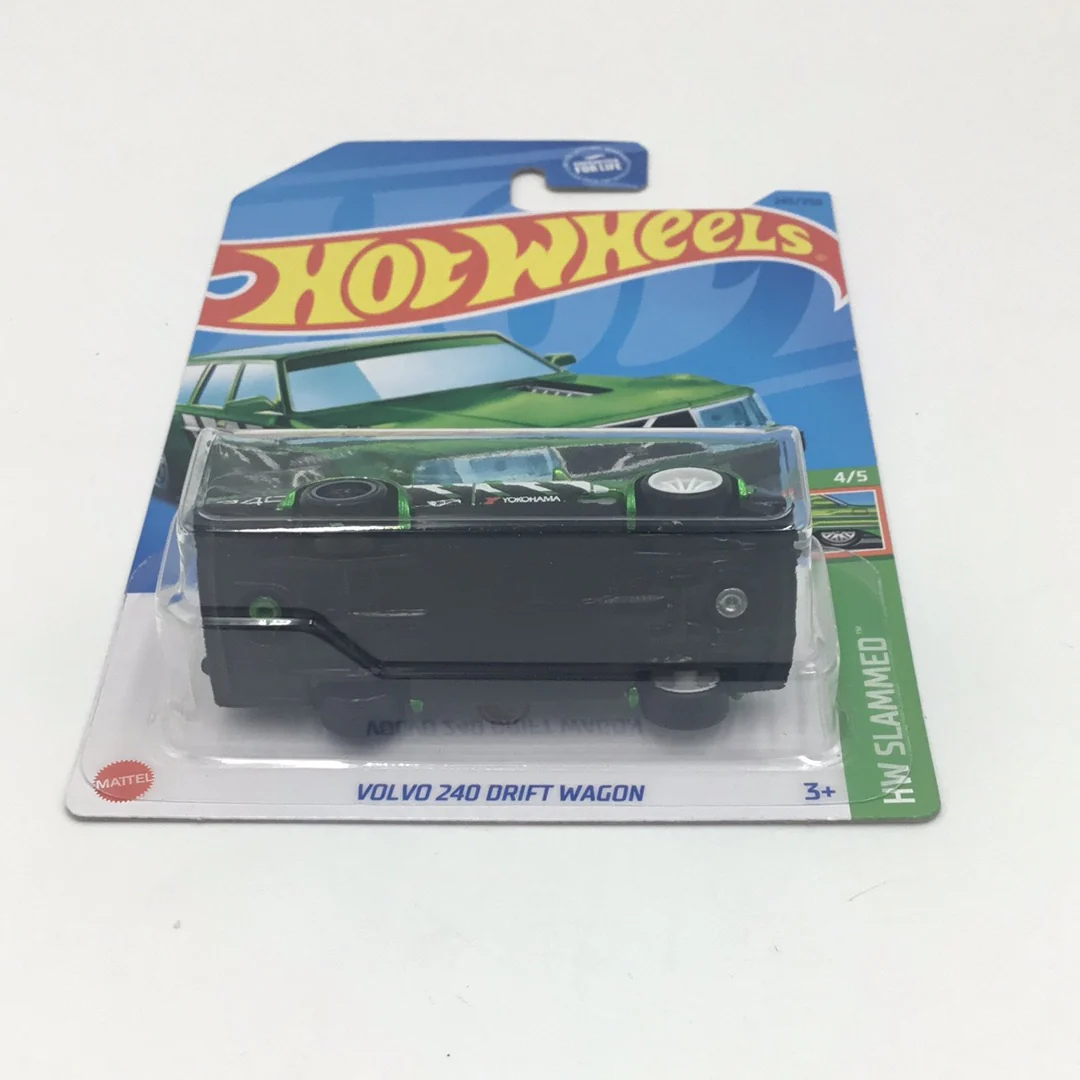 2023 hot wheels super treasure hunt Volvo 240 Drift Wagon W/ Protector - Image 5