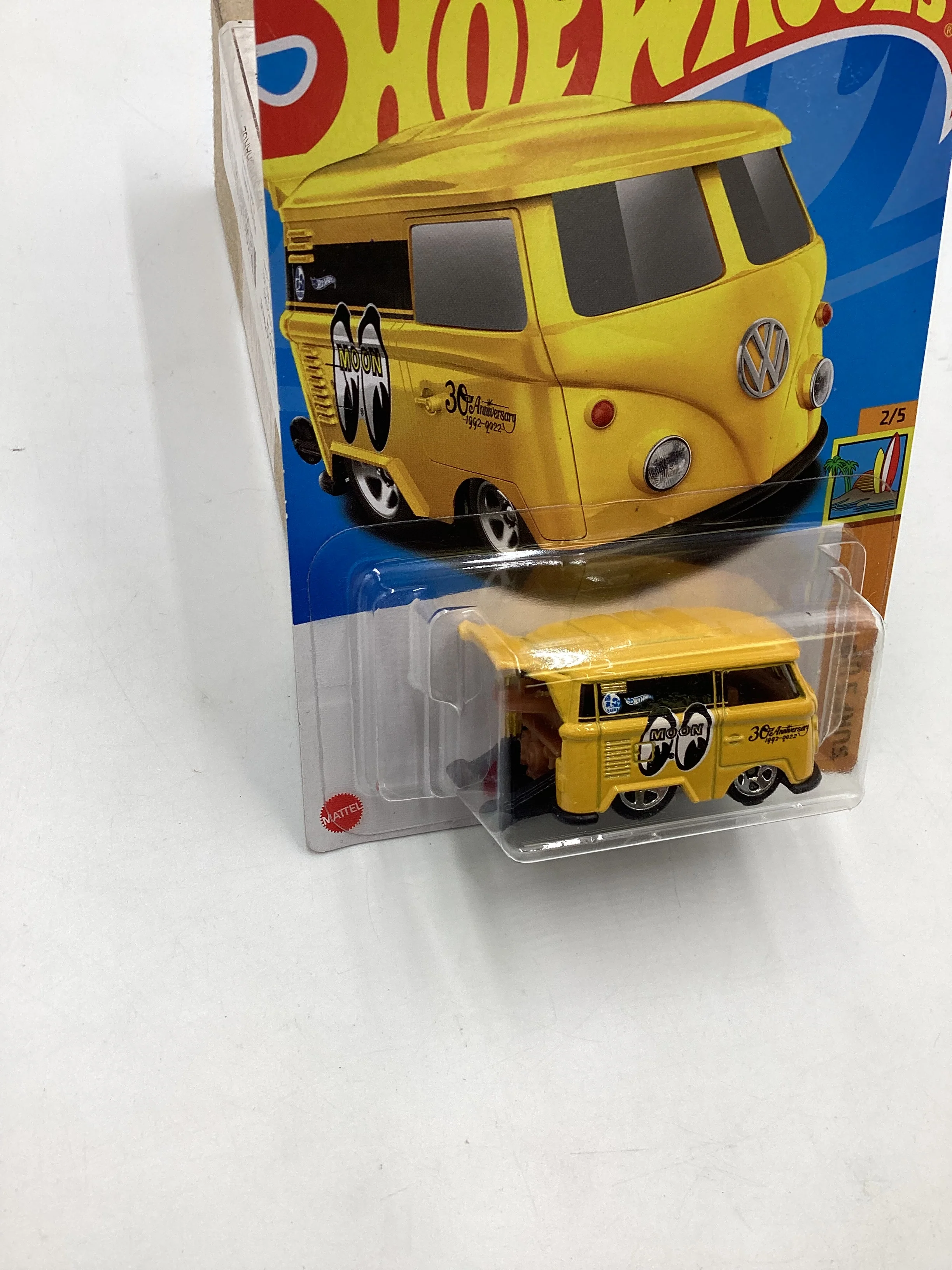 2023 Hot wheels Surfs Up #49 Kool Kombi Mooneyes Yellow 97F slight crack in blister - Image 5