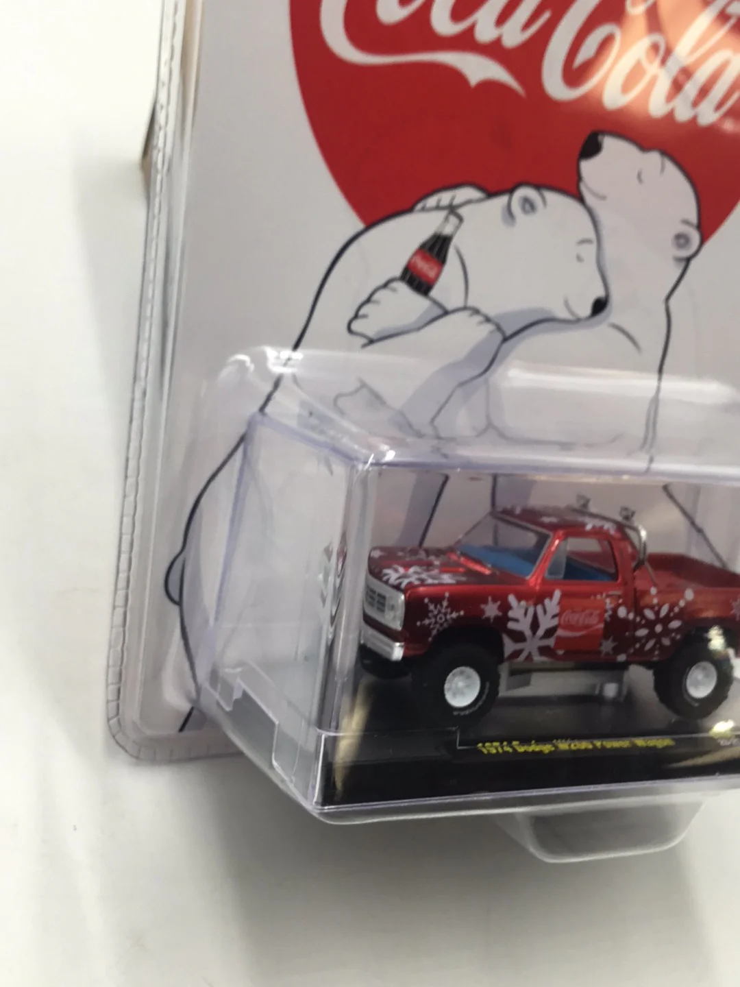 2023 M2 MACHINES Christmas Coca Cola 1974 Dodge W200 Power Wagon SK08 - Image 3