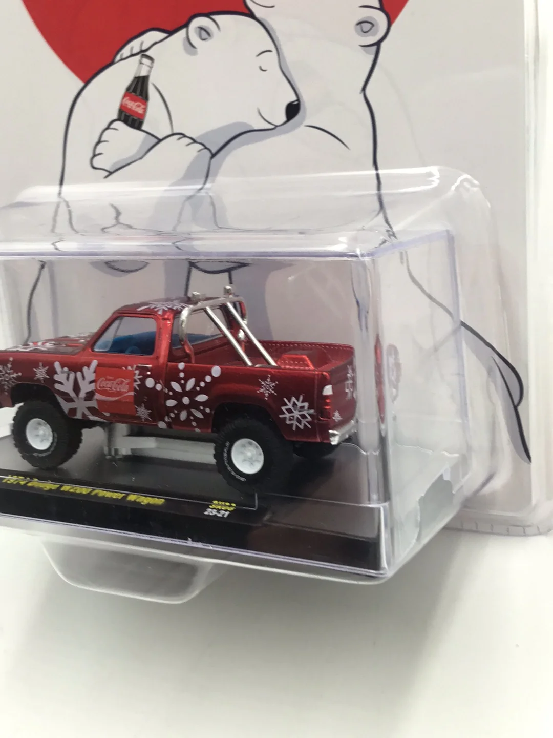 2023 M2 MACHINES Christmas Coca Cola 1974 Dodge W200 Power Wagon SK08 - Image 4