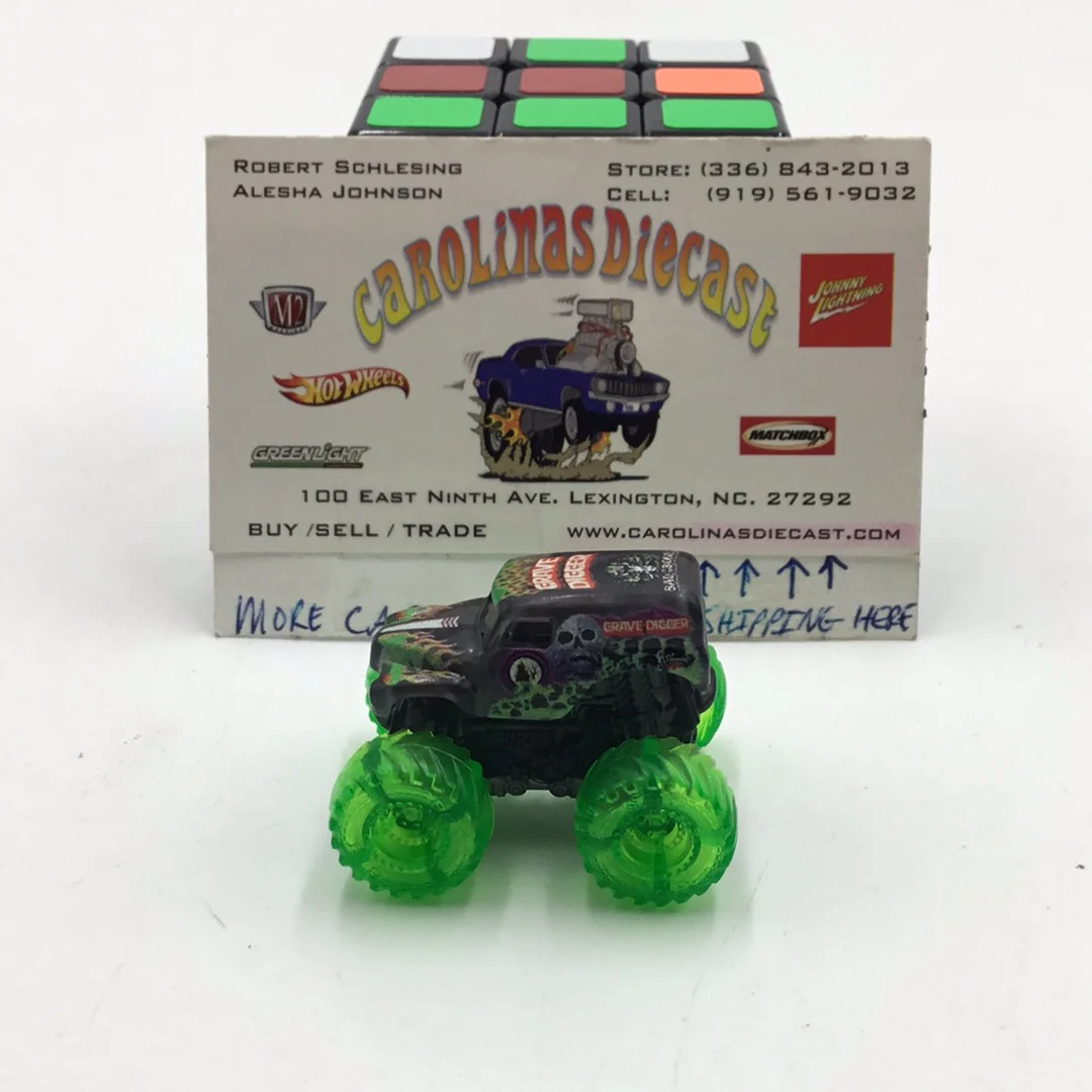 2023 Spin Master monster jam mini series 10 #476 X-Ray Grave Digger Chase