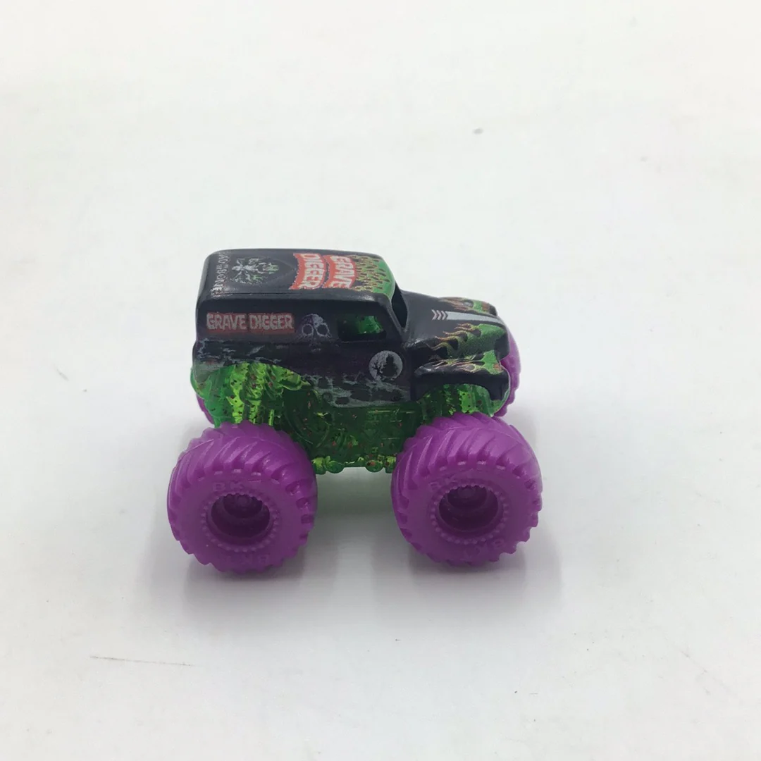2023 Spin Master monster jam mini series 11 #062 Grave Digger - Image 4