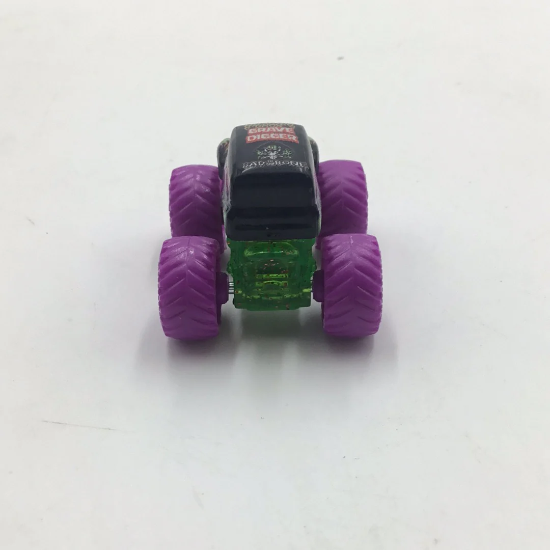 2023 Spin Master monster jam mini series 11 #062 Grave Digger - Image 5