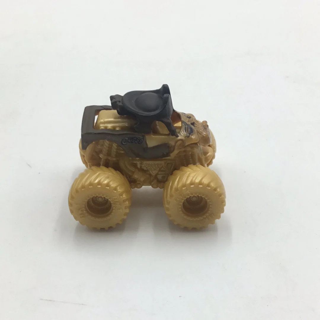 2023 Spin Master monster jam mini series 11 #063 Chase Gold Captains Curse - Image 3
