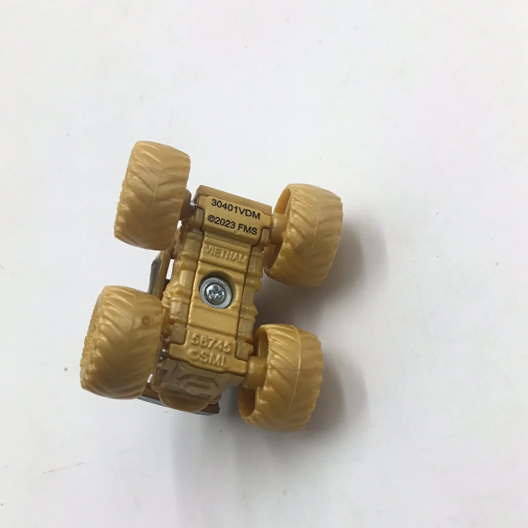2023 Spin Master monster jam mini series 11 #063 Chase Gold Captains Curse - Image 7