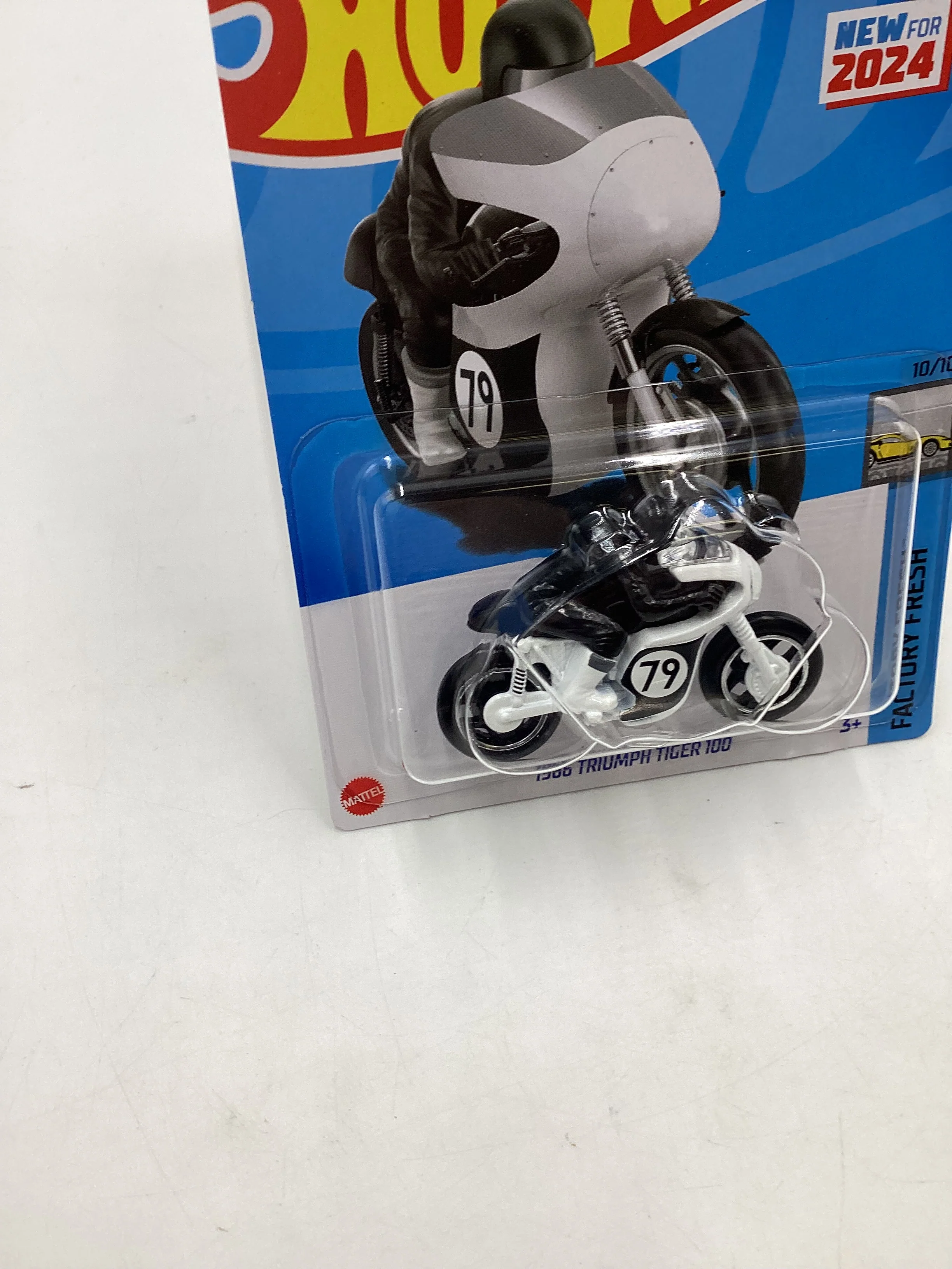 2024 Hot Wheels j case #190 1966 Triump Tiger 100 68A - Image 5