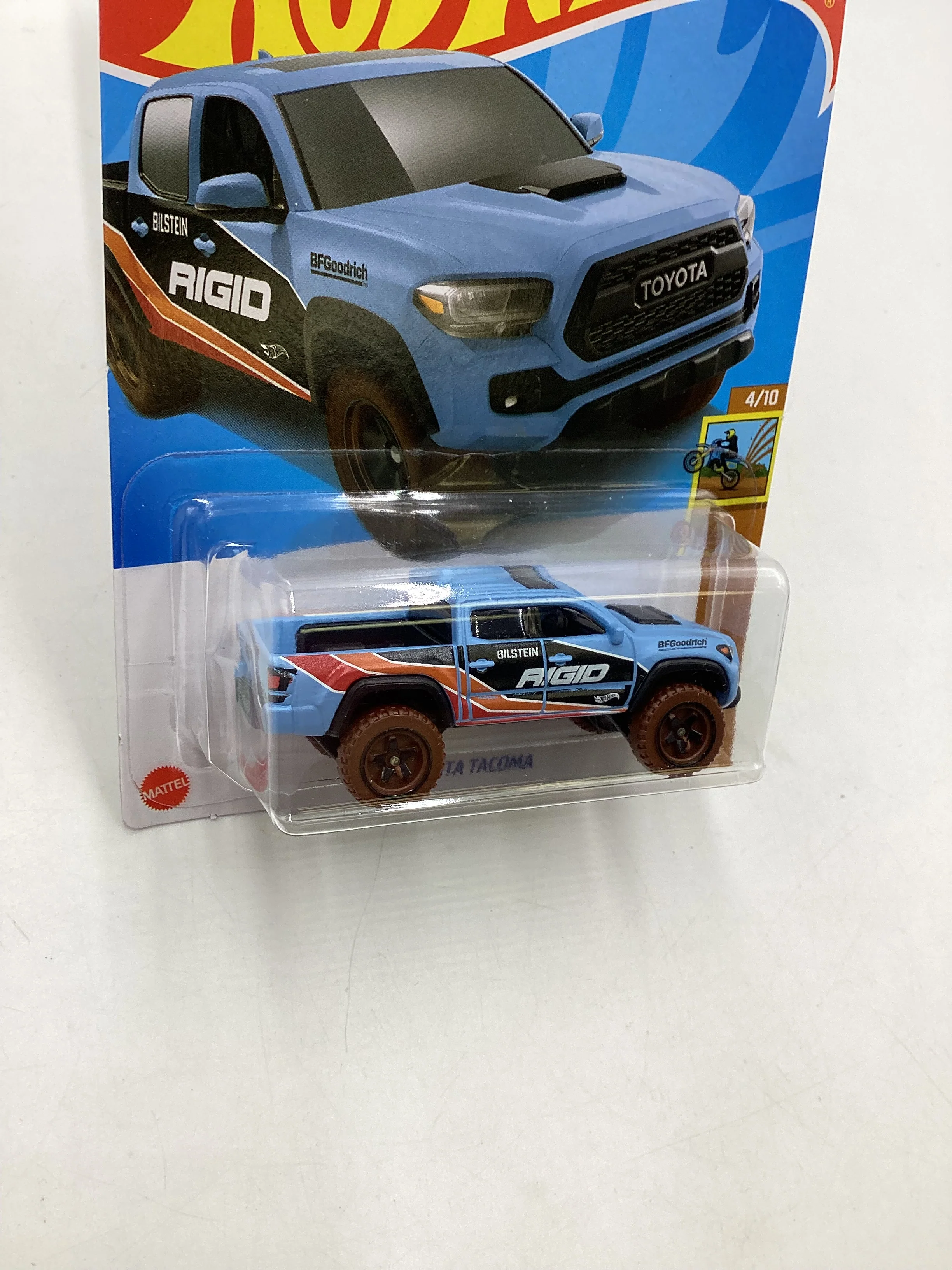 2024 Hot Wheels #198 20 Toyota Tacoma Blue 94F - Image 4