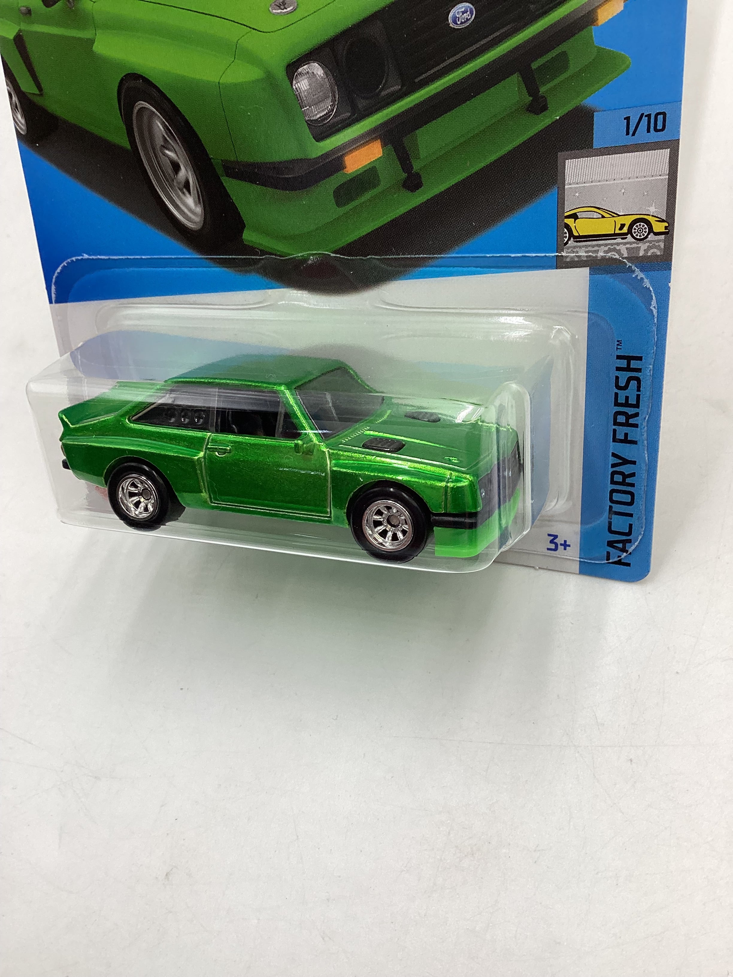 2024 Hot Wheels #23 Ford Escort RS2000 Green Super Treasure Hunt with protector - Image 4