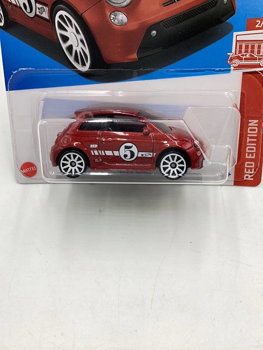 2024 Hot wheels Red edition #22 Fiat 500e 152E - Image 3