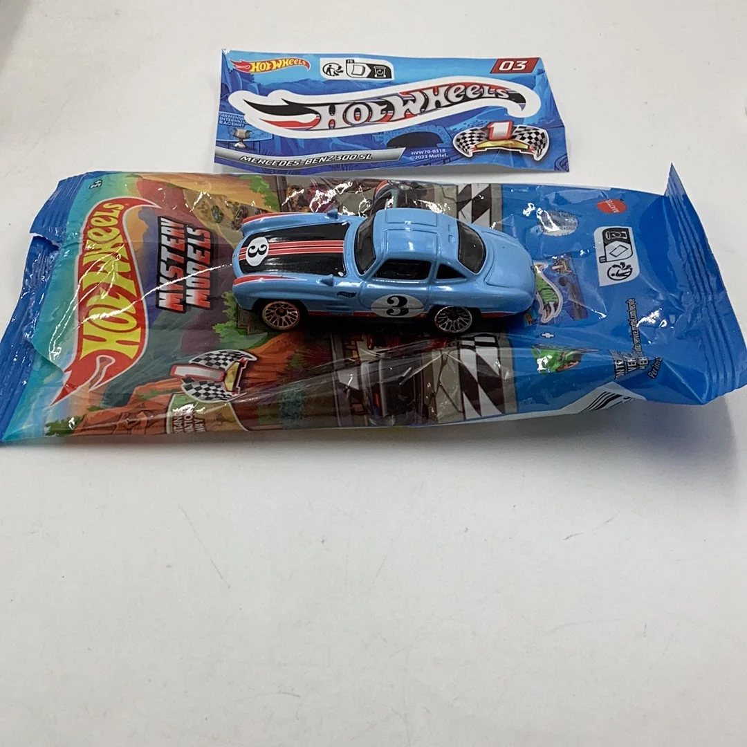 2024 hot wheels Series 1 Mystery Models #3 Mercedes - Image 7