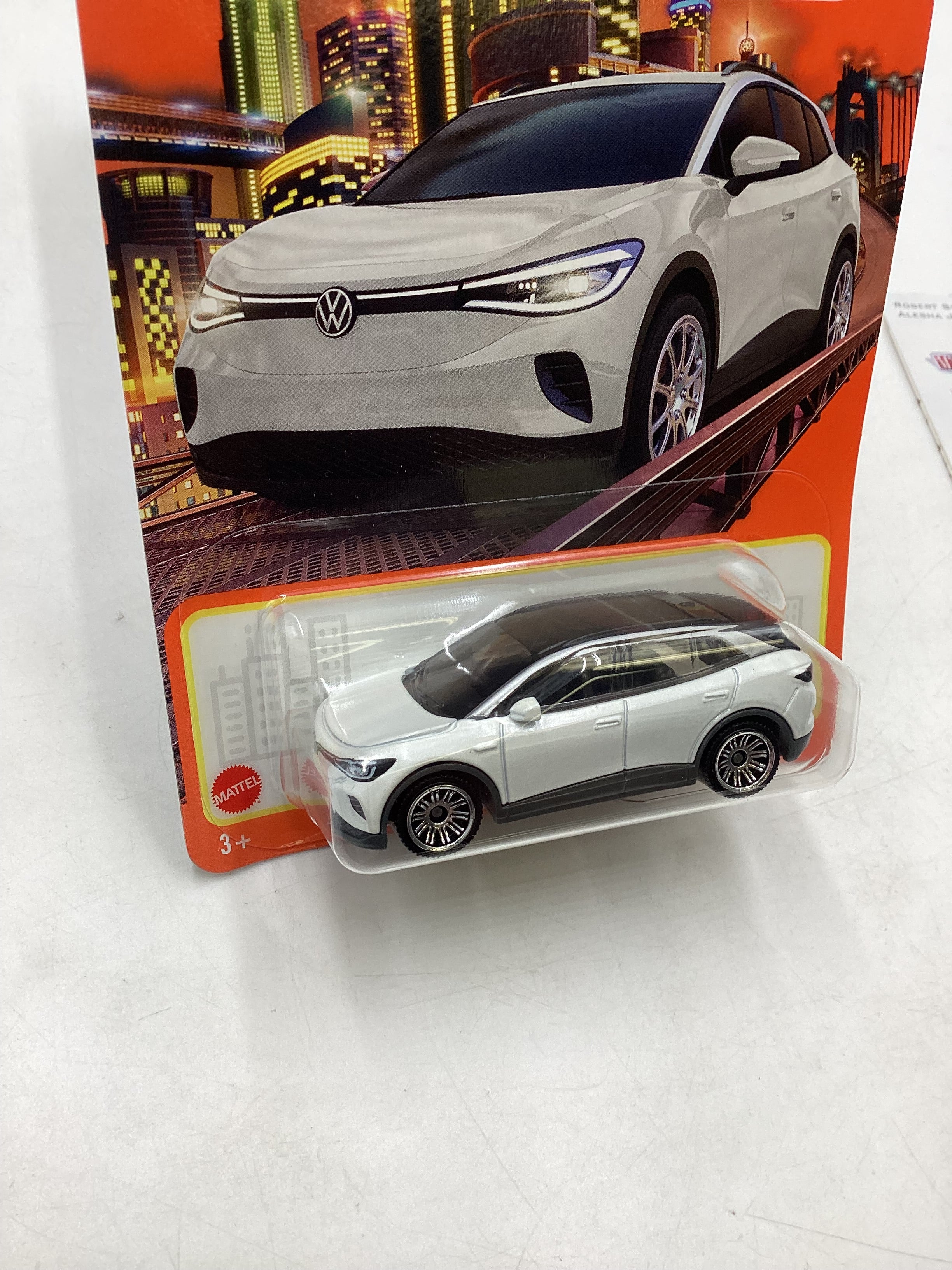 2024 Matchbox G Case #90 Volkswagen ID.4 White 211M - Image 5