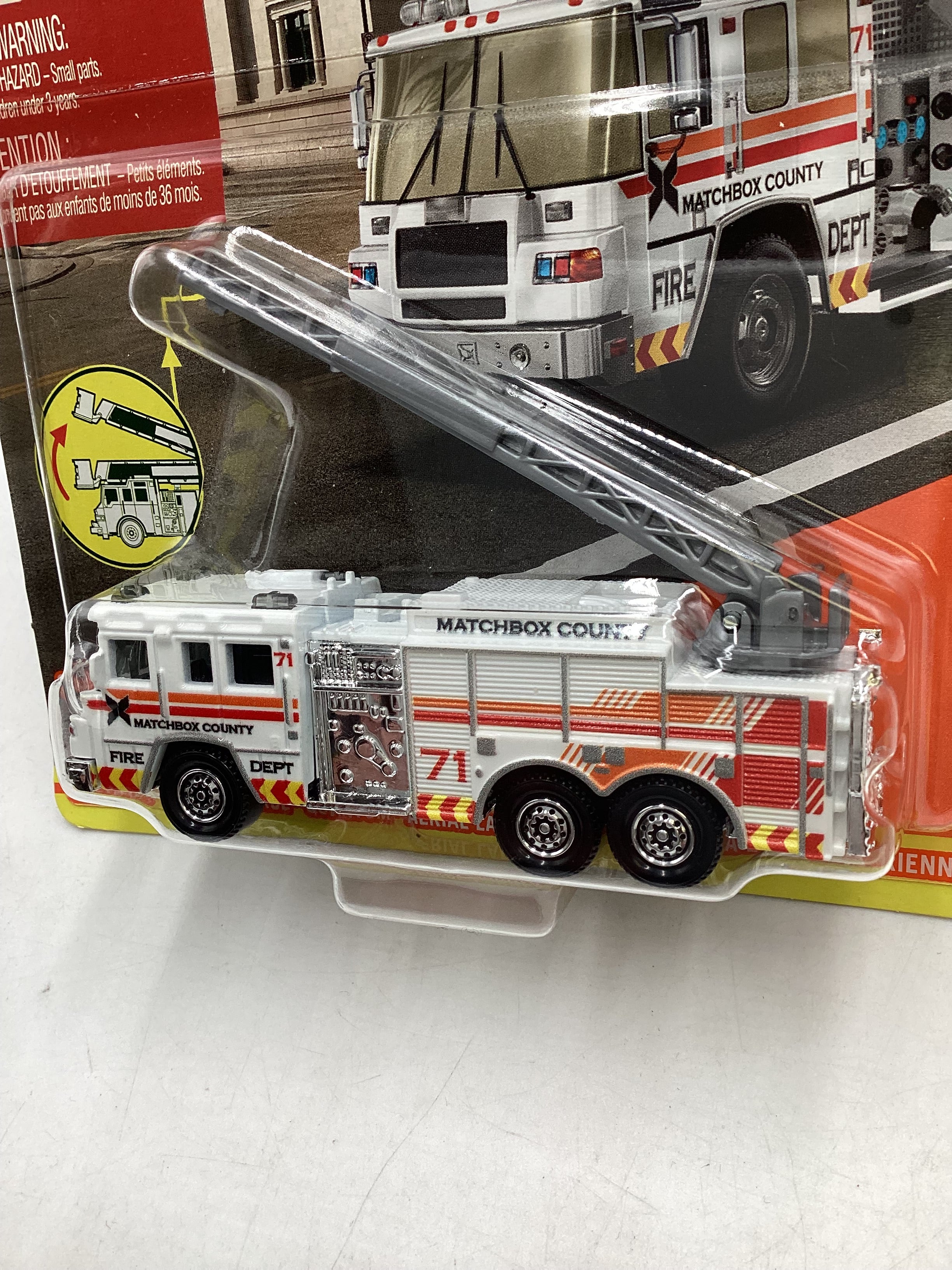 2024 Matchbox Working Rigs Pierce Quantum Aerial Ladder Truck White 168Q - Image 5