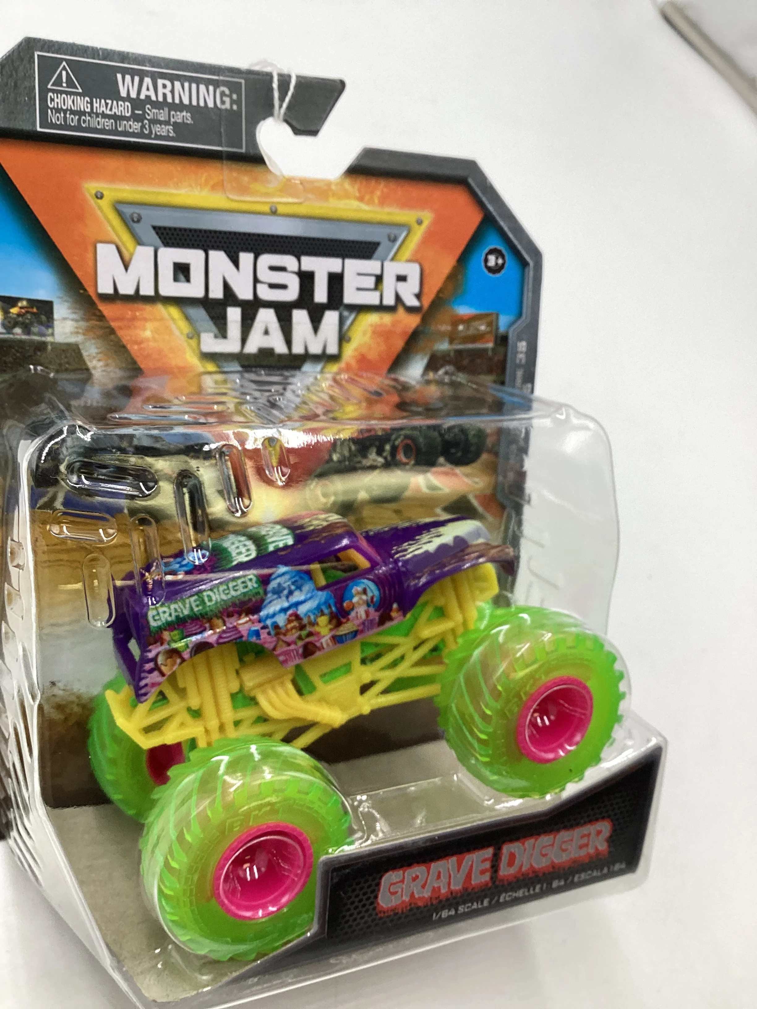 2024 Monster Jam Series 35 Grave Digger 127C - Image 4