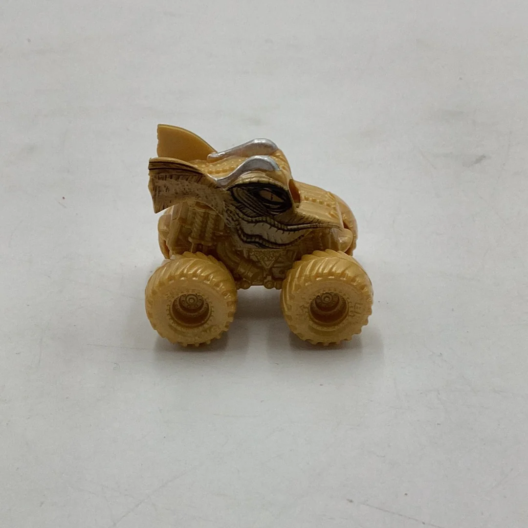 2024 Spin Master monster jam mini series 13 # 328 Gold Dragon Chase - Image 2
