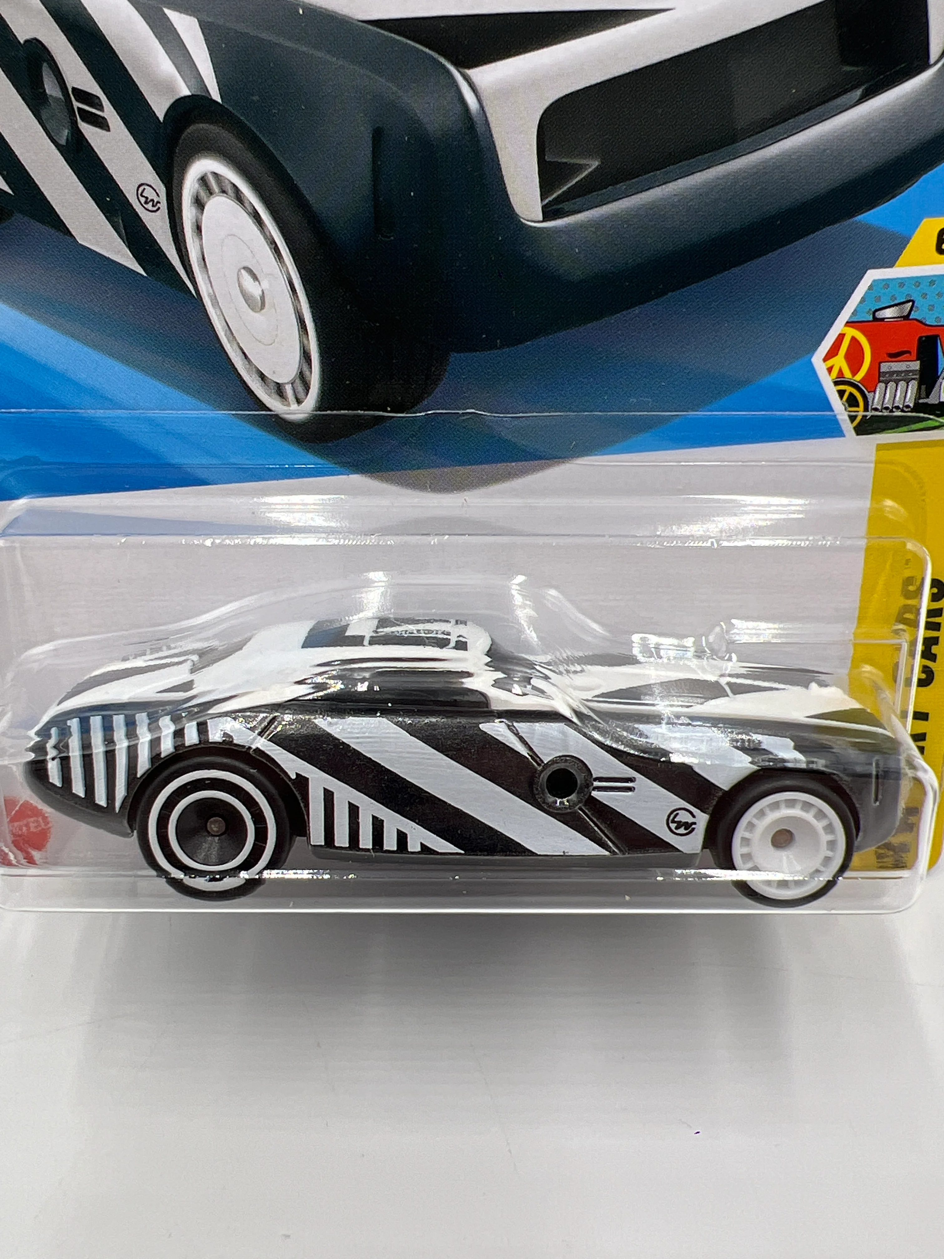 2025 Hot Wheels Factory Sealed Super Treasure Hunt #61 Hi-Roller II Black/White W/Protector - Image 2