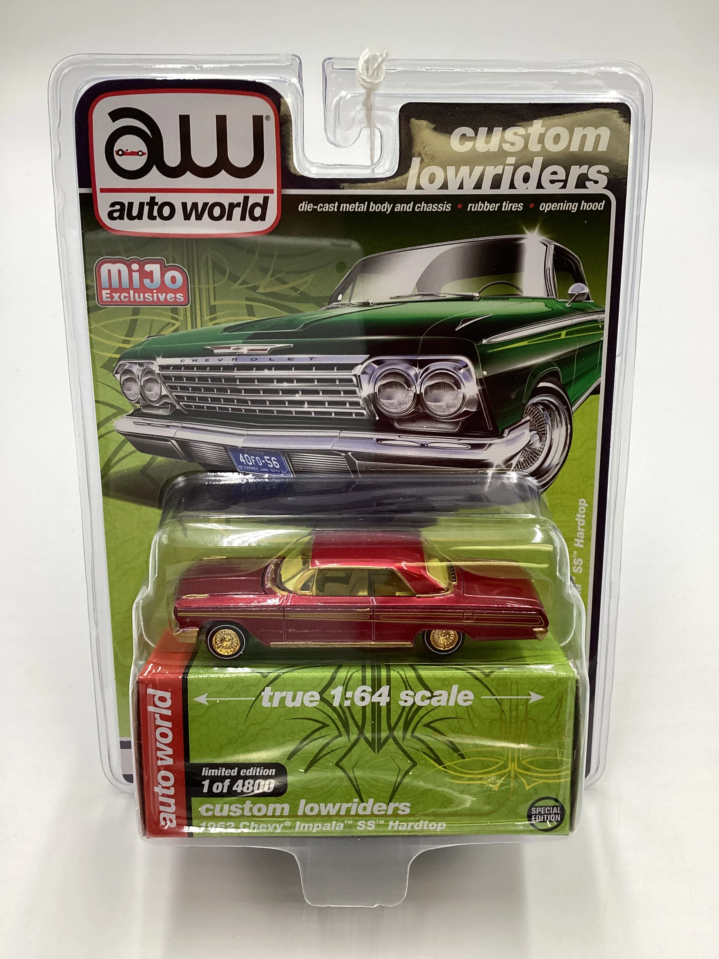 Auto World Custom Lowriders 1962 Chevy Impala SS Hardtop Ultra Red Chase Red - Image 2