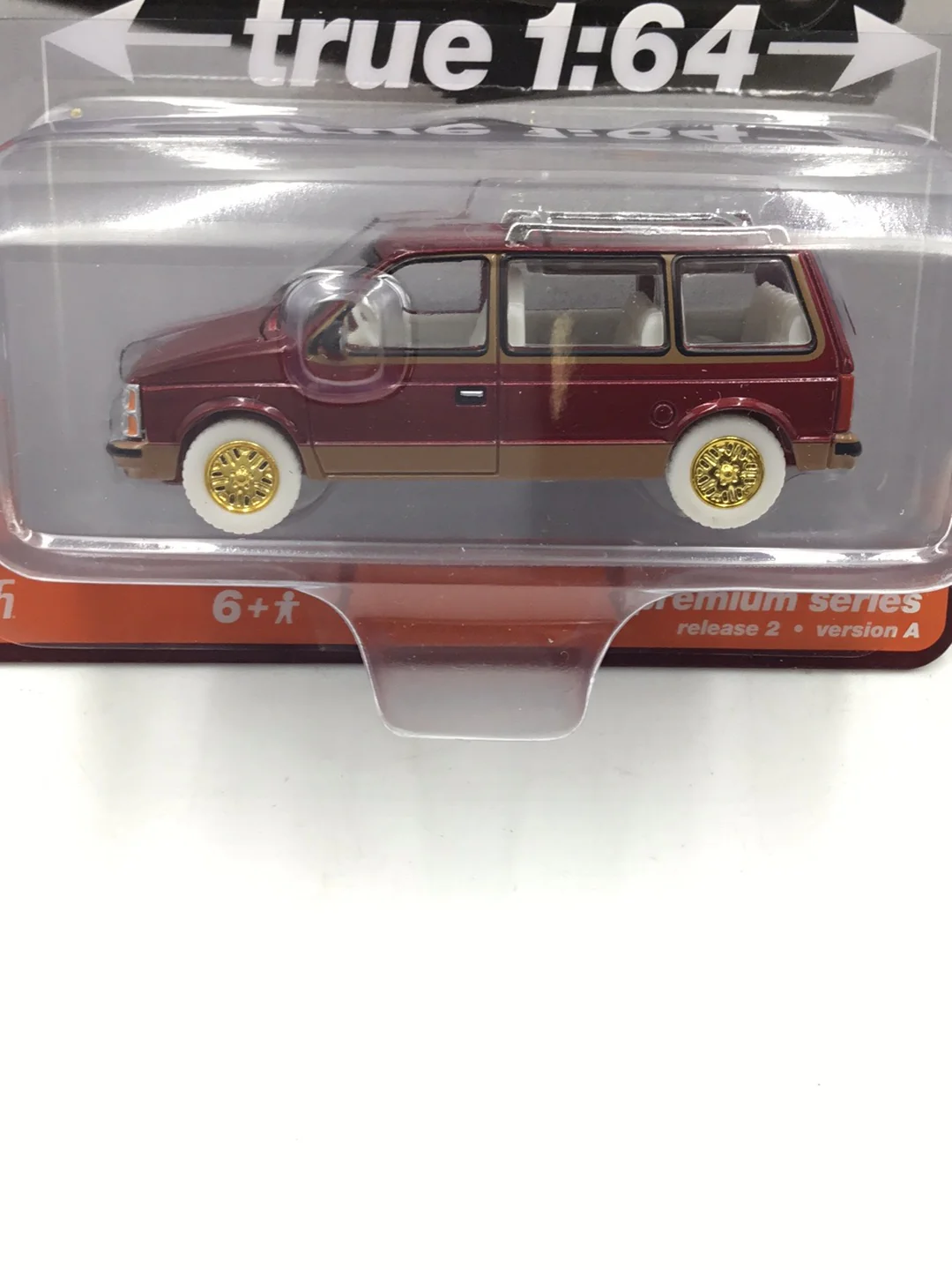 Auto world Mighty Minivans 1985 Plymouth Voyager ultra red chase - Image 2