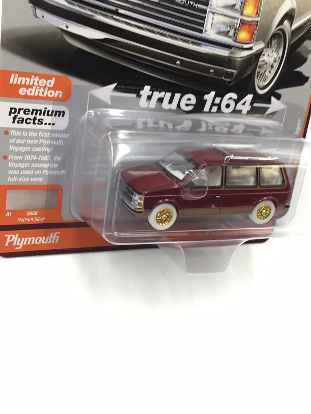 Auto world Mighty Minivans 1985 Plymouth Voyager ultra red chase - Image 3