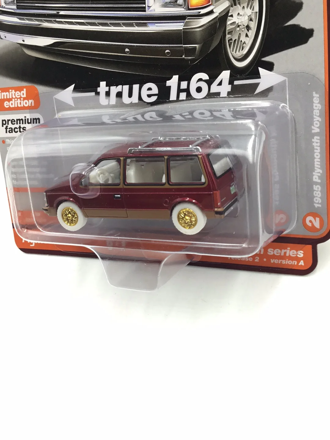 Auto world Mighty Minivans 1985 Plymouth Voyager ultra red chase - Image 4