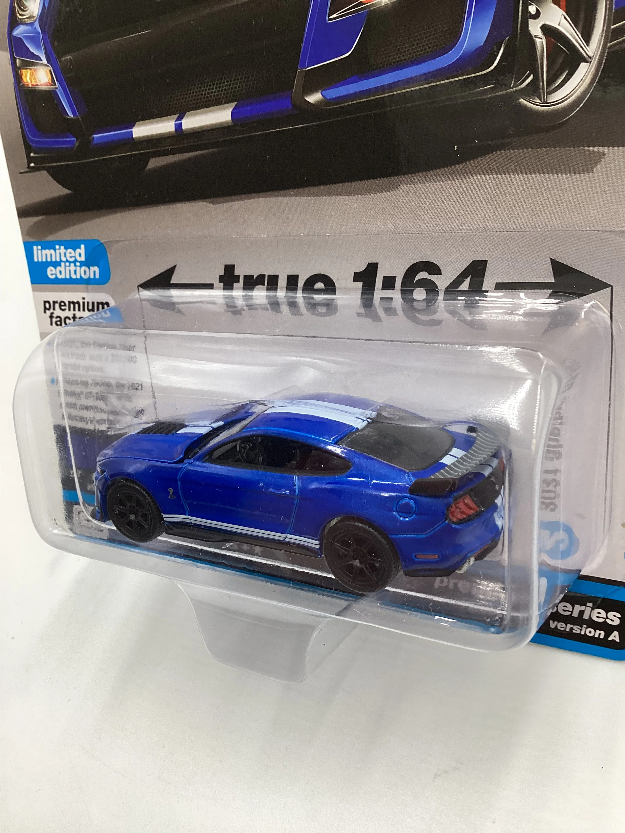 Auto World Modern Muscle Release 4 Version A 2021 Shelby GT-500 Carbon Fiber Track Pack Blue - Image 3