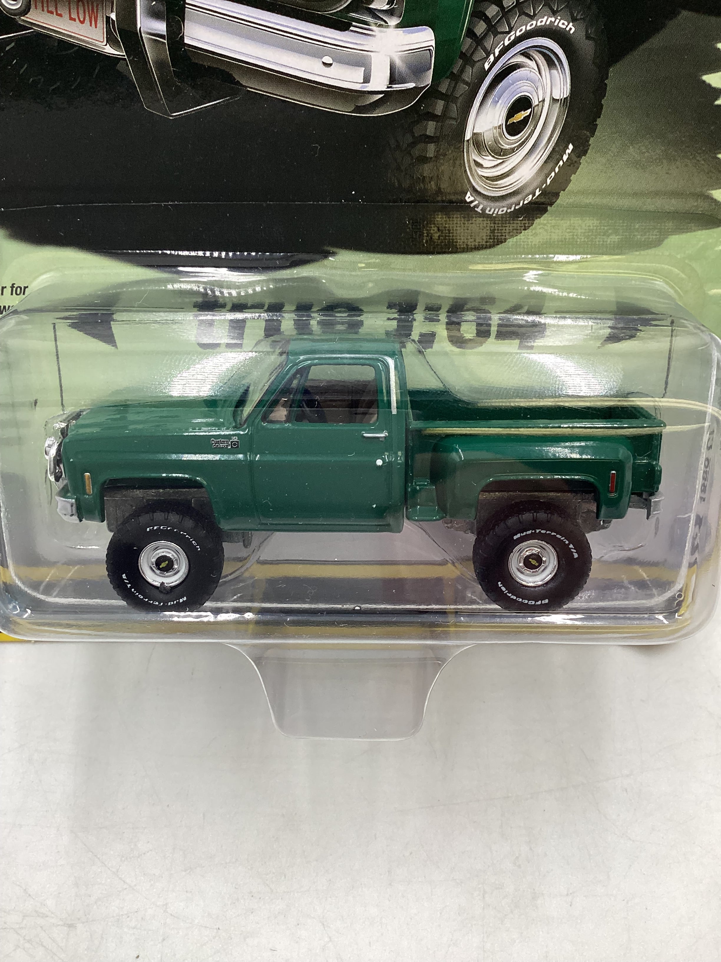 Auto World Muscle Trucks 1980 Chevy Custom Deluxe Stepside 185B - Image 3