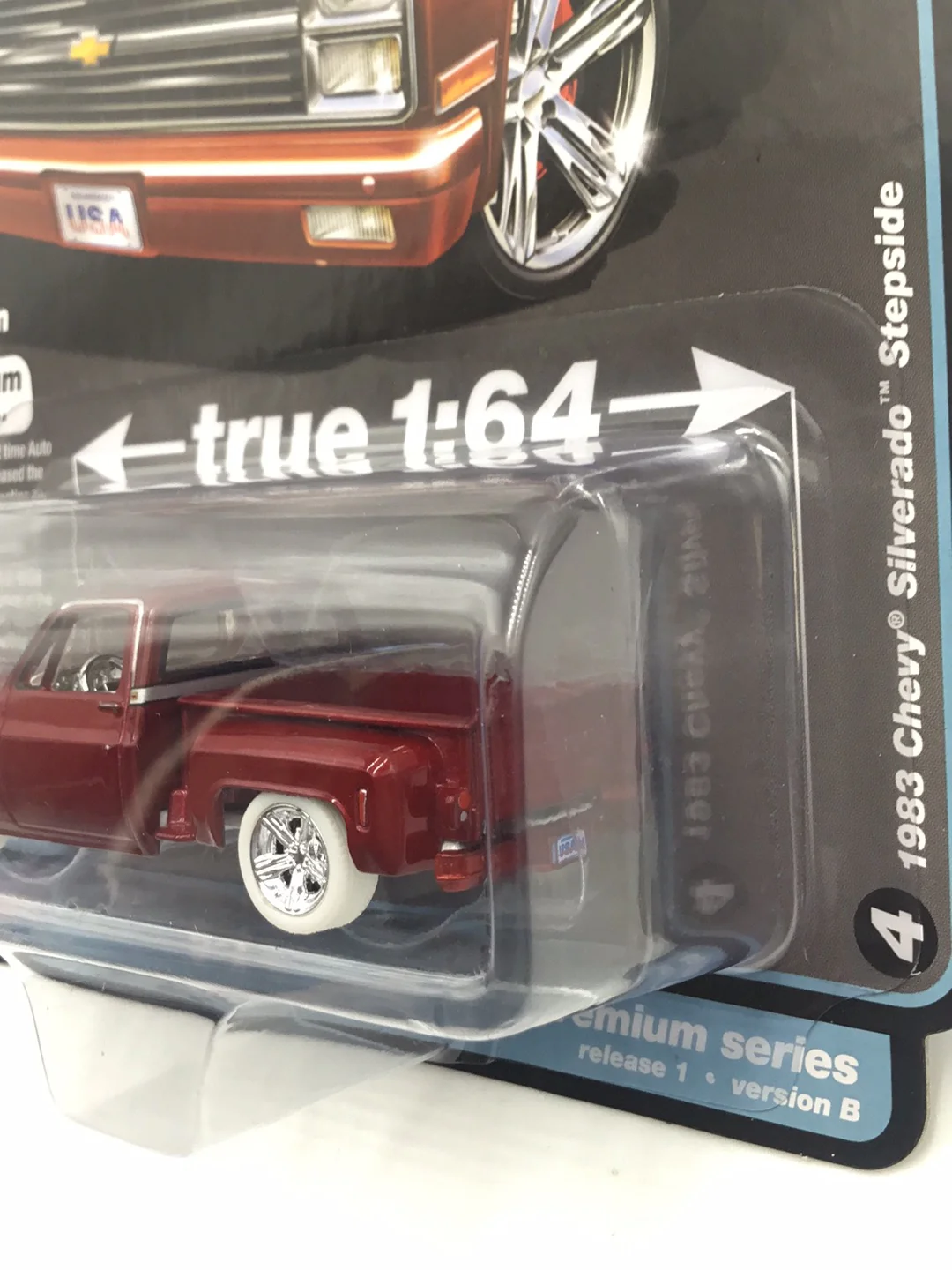 Auto world muscle trucks Ultra Red Chase 1983 Chevy Silverado Stepside - Image 4