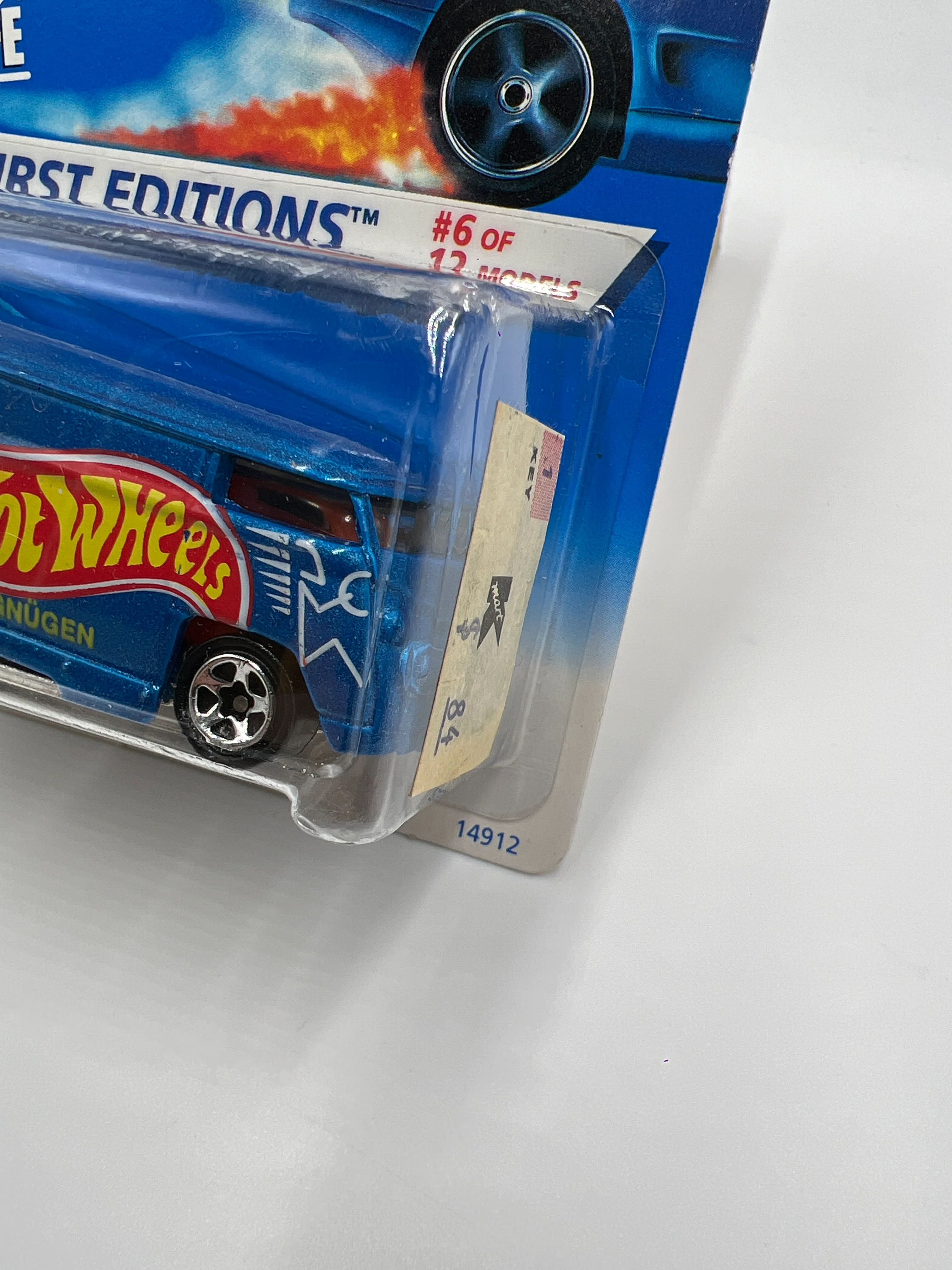 1996 Hot Wheels First Editions #372 VW Bus Blue W/Protector - Image 4