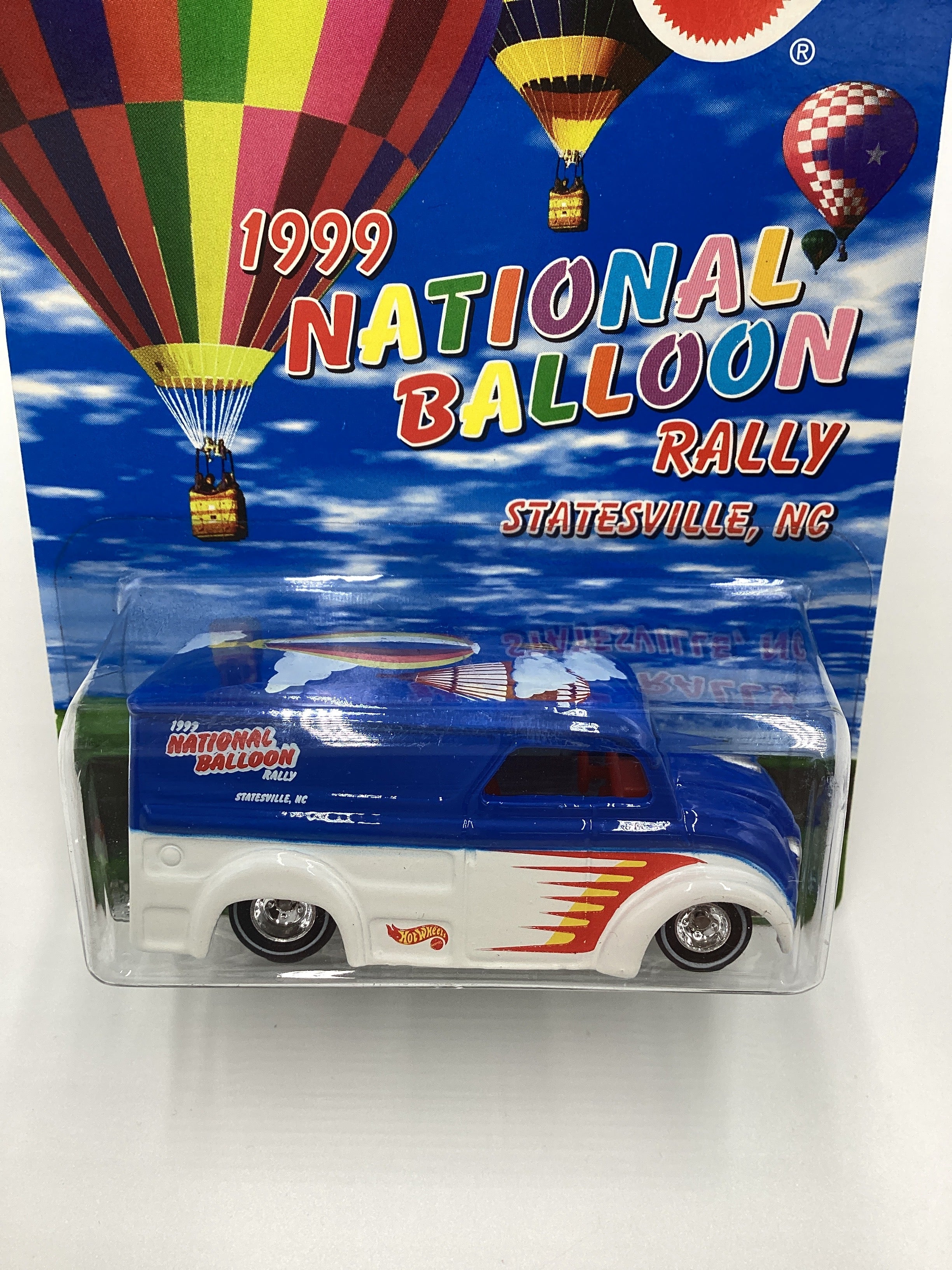 1999 Hot Wheels National Ballon Rally NC Dairy Delivery White/Blue W/Protector SR - Image 3