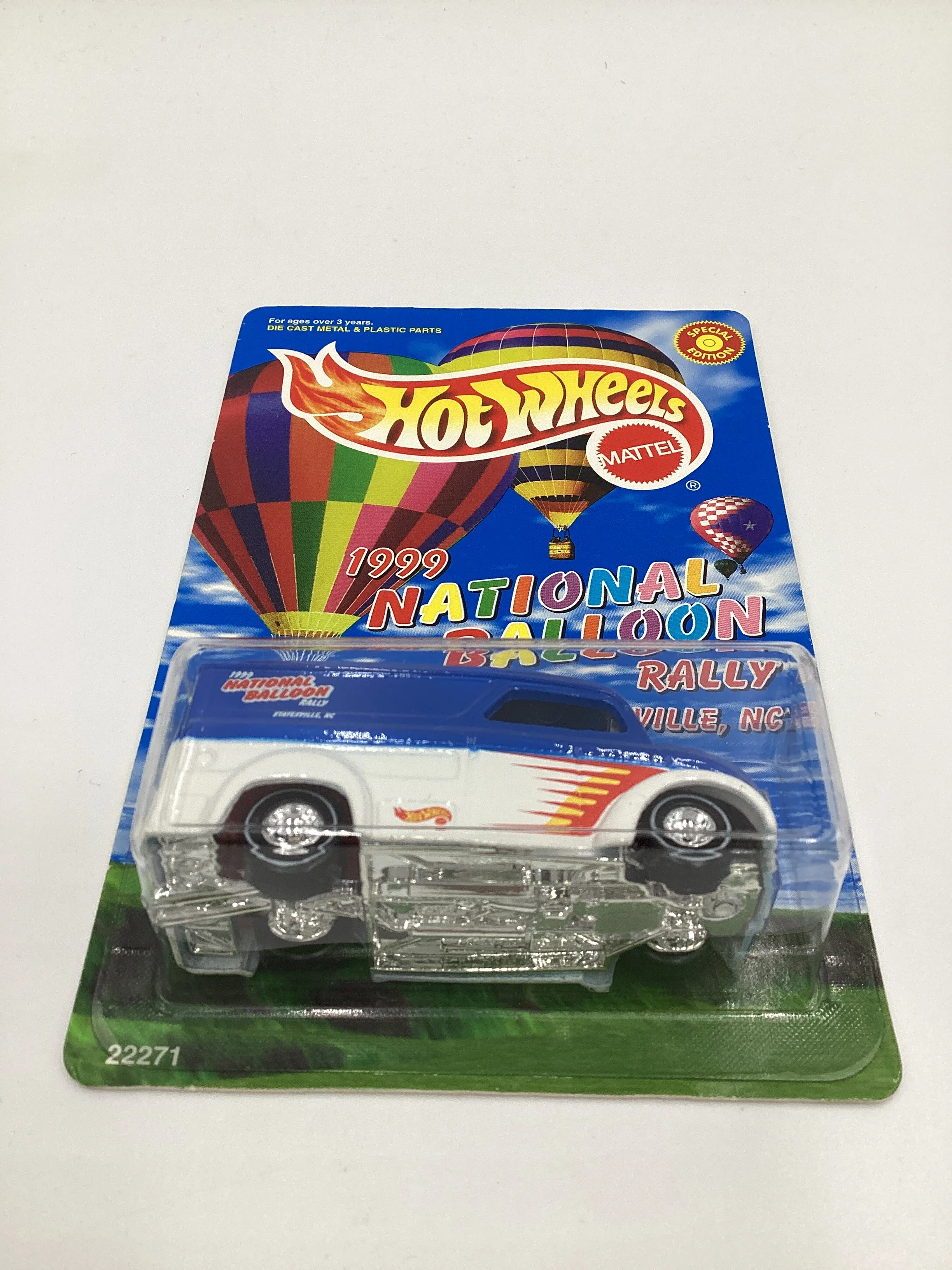 1999 Hot Wheels National Ballon Rally NC Dairy Delivery White/Blue W/Protector SR - Image 6