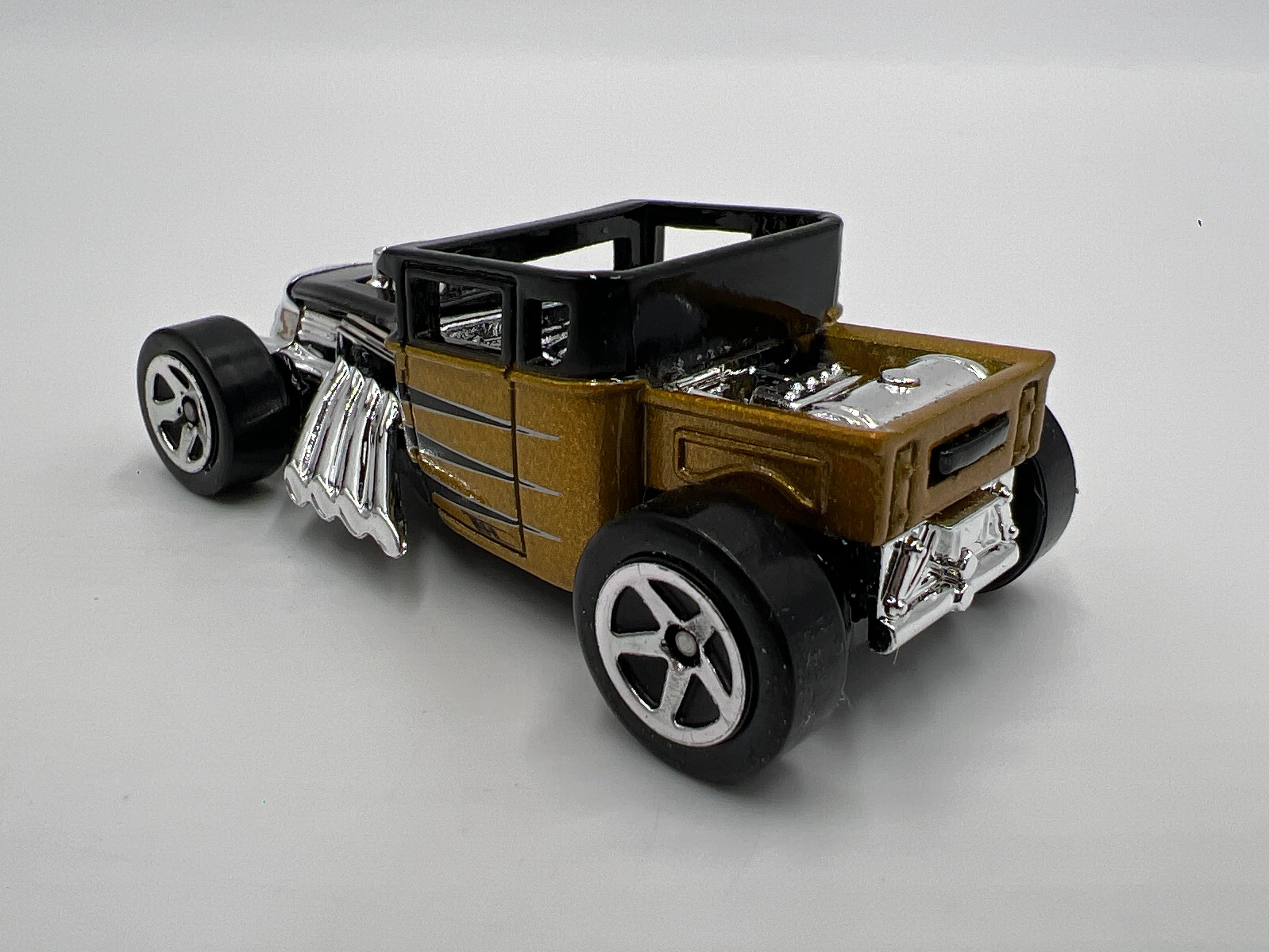 2009 Hot Wheels 1/64 Treasure Hunt Bone Shaker Black/Gold Loose - Image 2