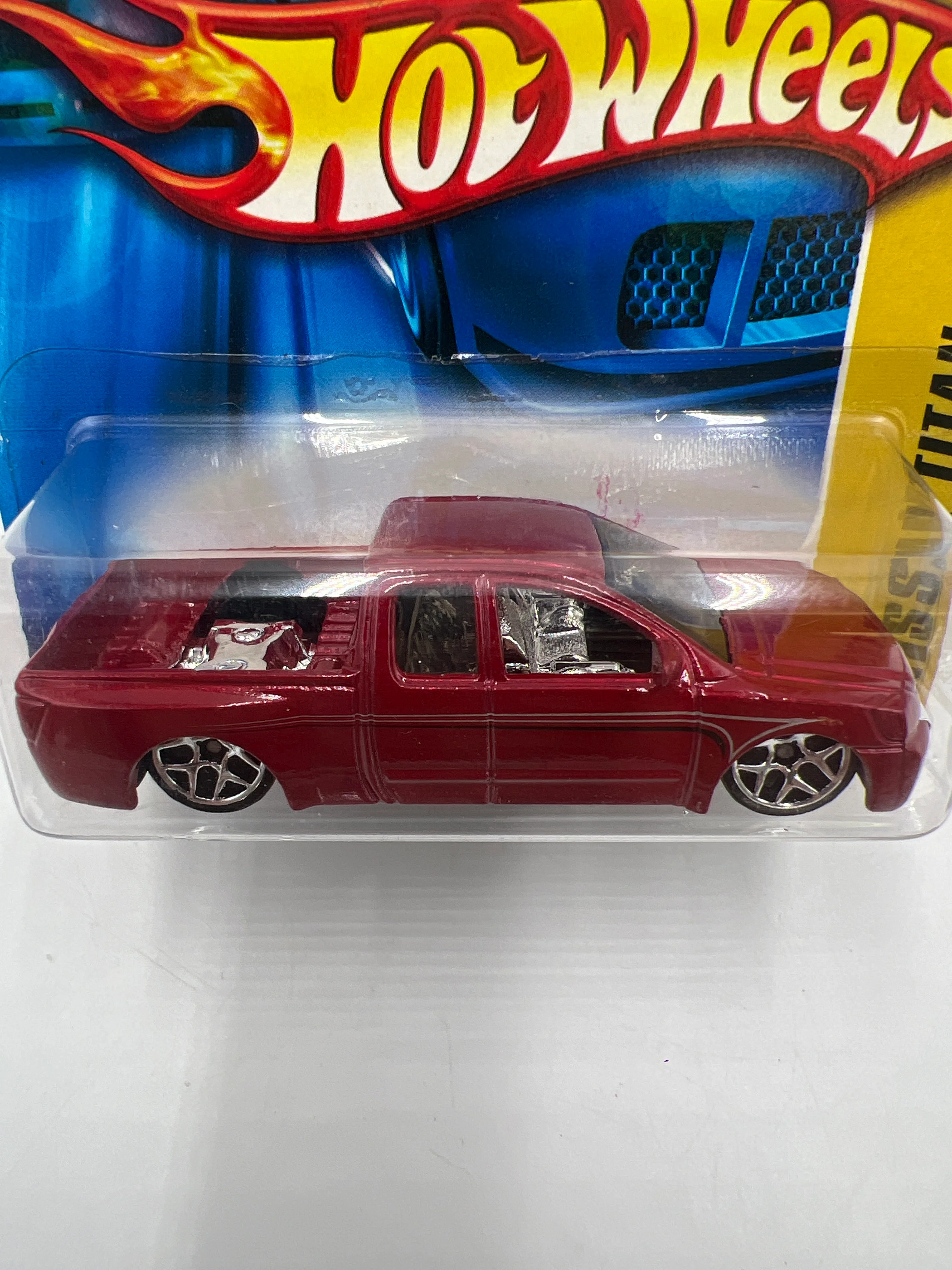 2006 Hot Wheels New Models #31 Nissan Titan Red Short Card W/Protector - Image 3