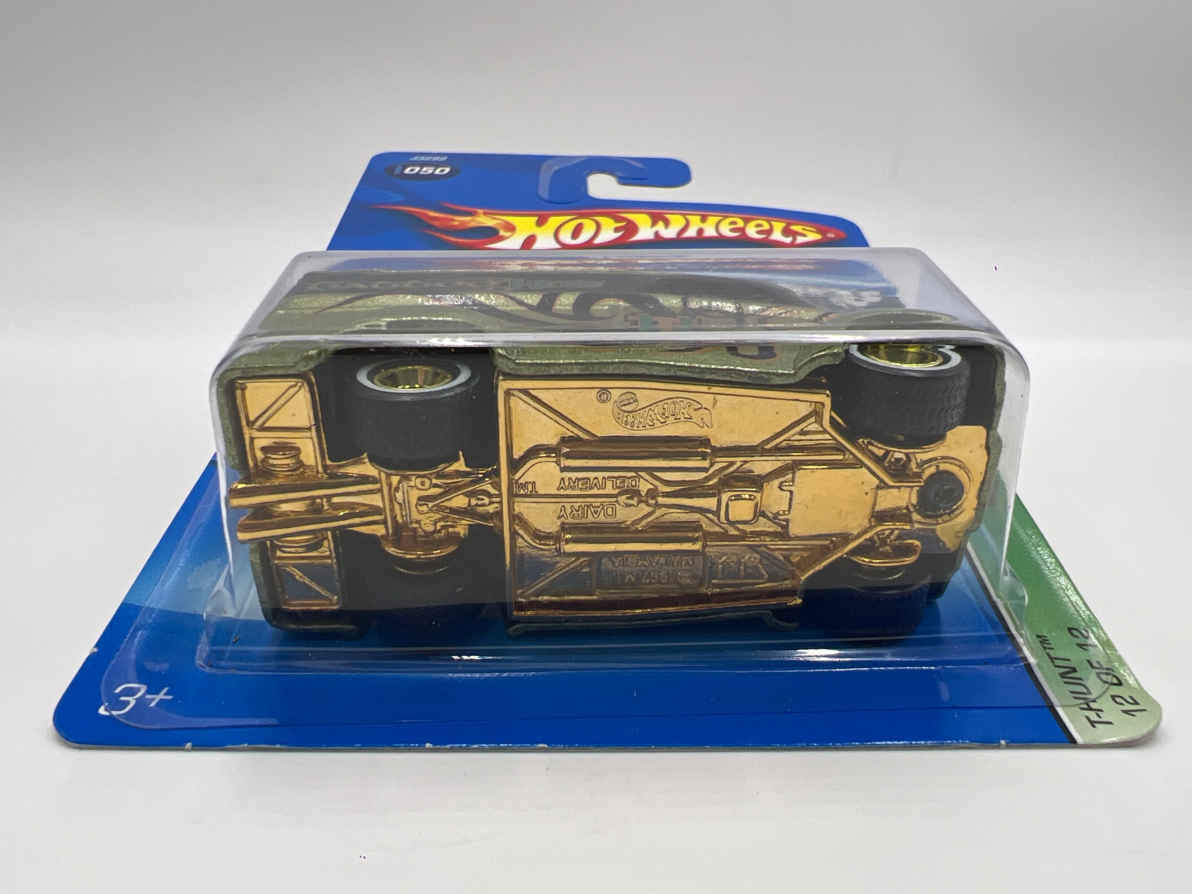2006 Hot Wheels Treasure Hunt #50 Dairy Delivery W/Real Riders W/Protector - Image 5